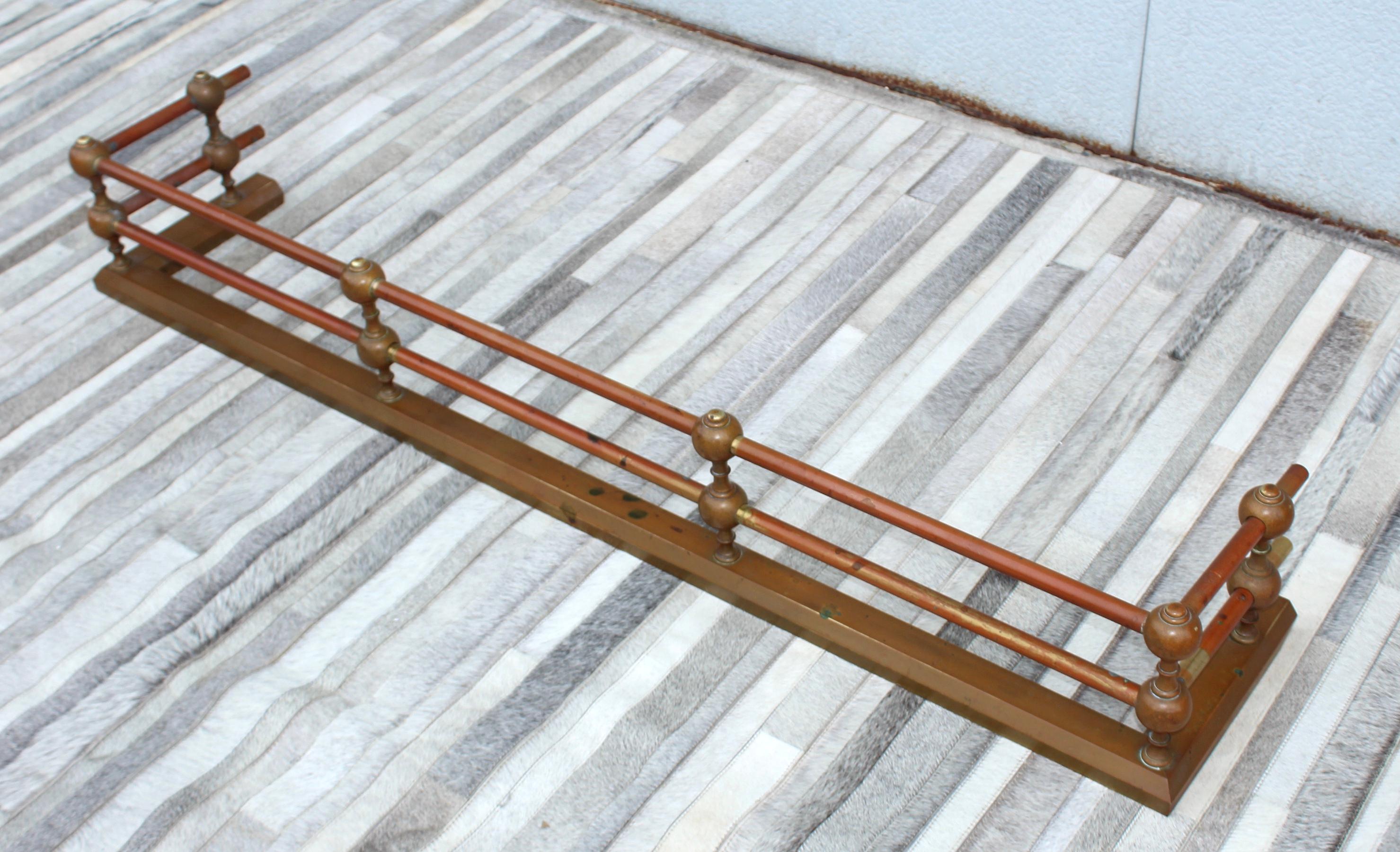 1950's Art Deco Style Solid Brass Fireplace Fender In Good Condition In New York, NY
