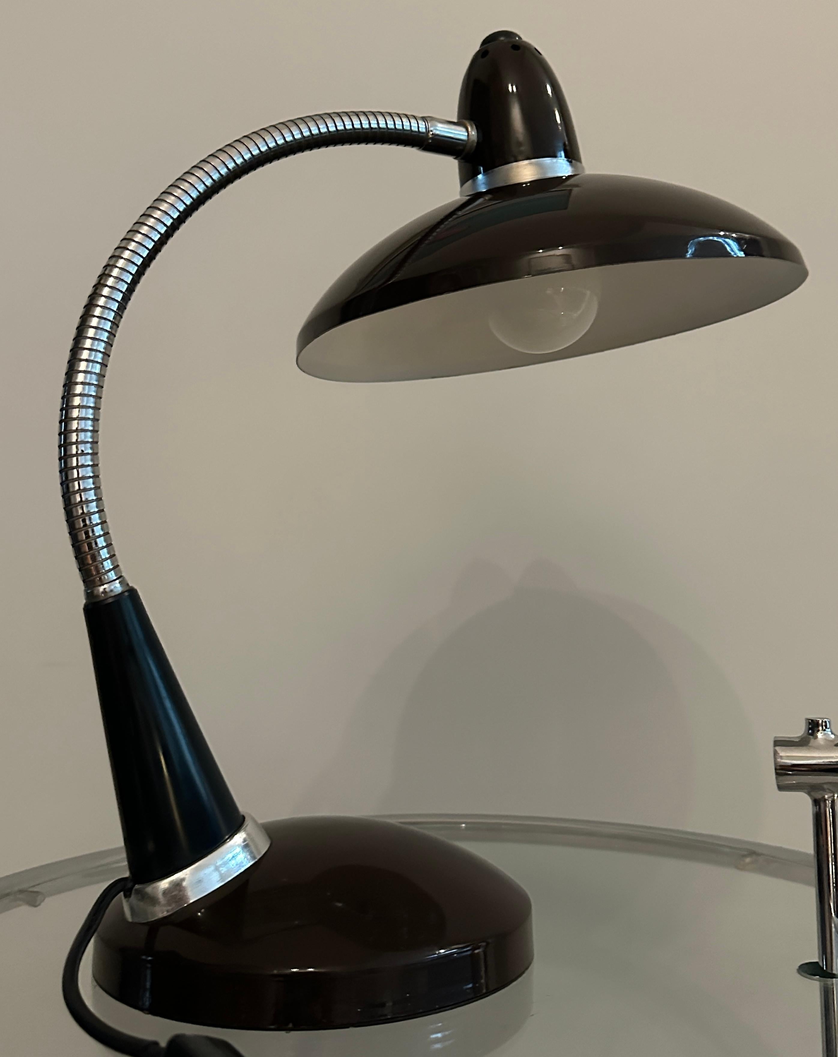 Lampe de bureau industrielle en métal marron des années 1950, style Bauhaus 