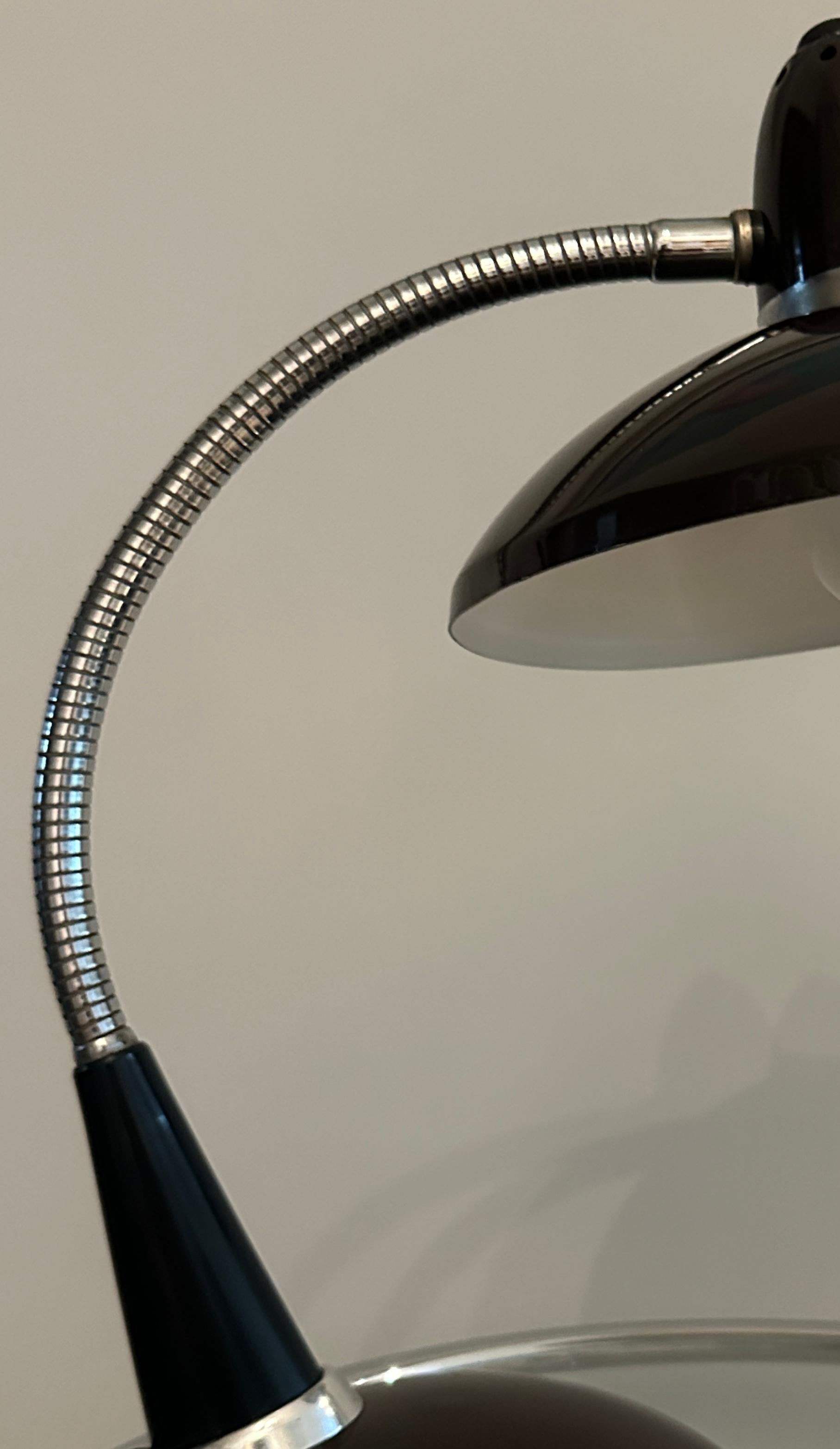 Lampe de bureau industrielle en métal marron des années 1950, style Bauhaus 