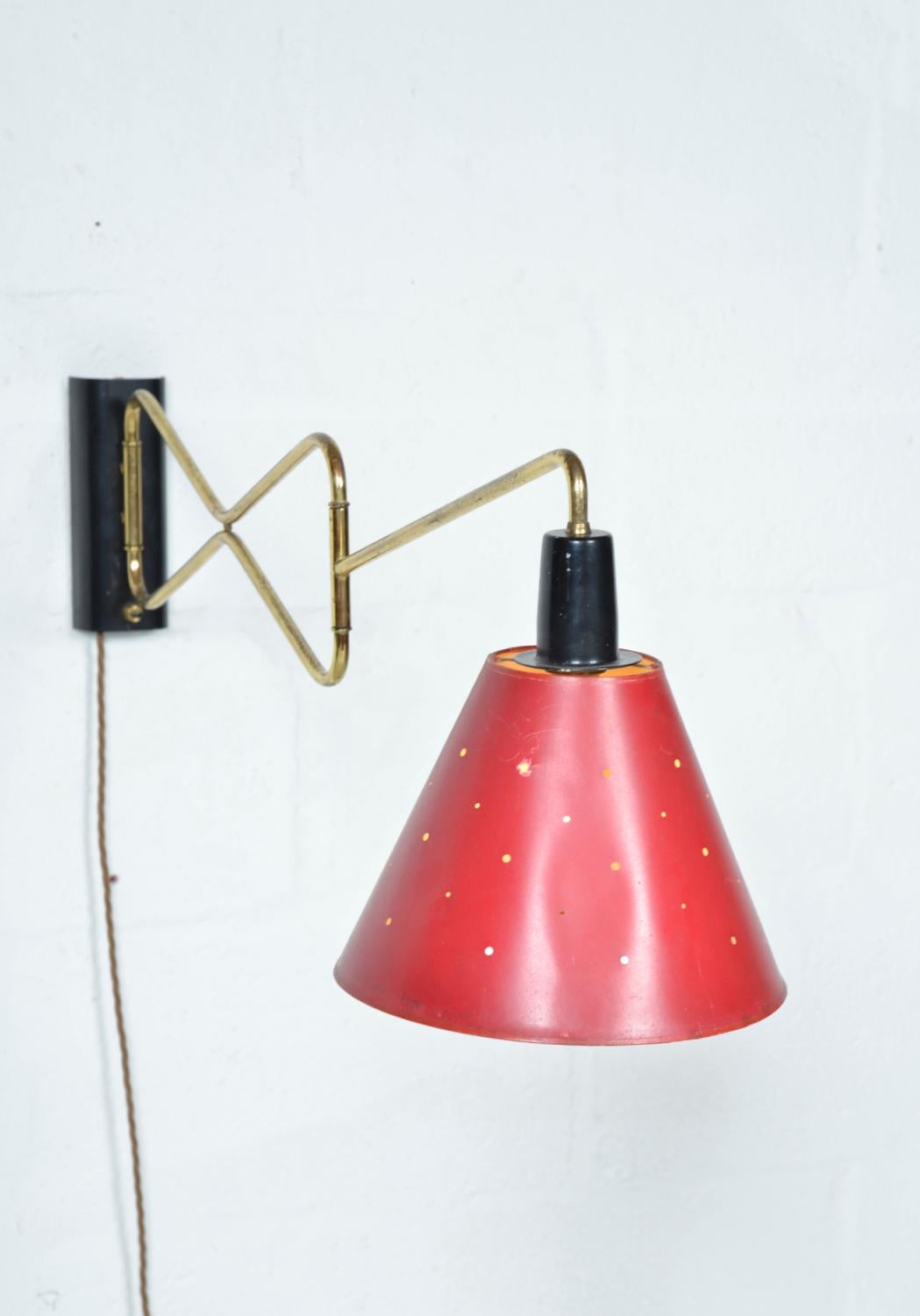 Lámpara de pared articulada de la década de 1950 de Cosack Alemania Lacado en venta