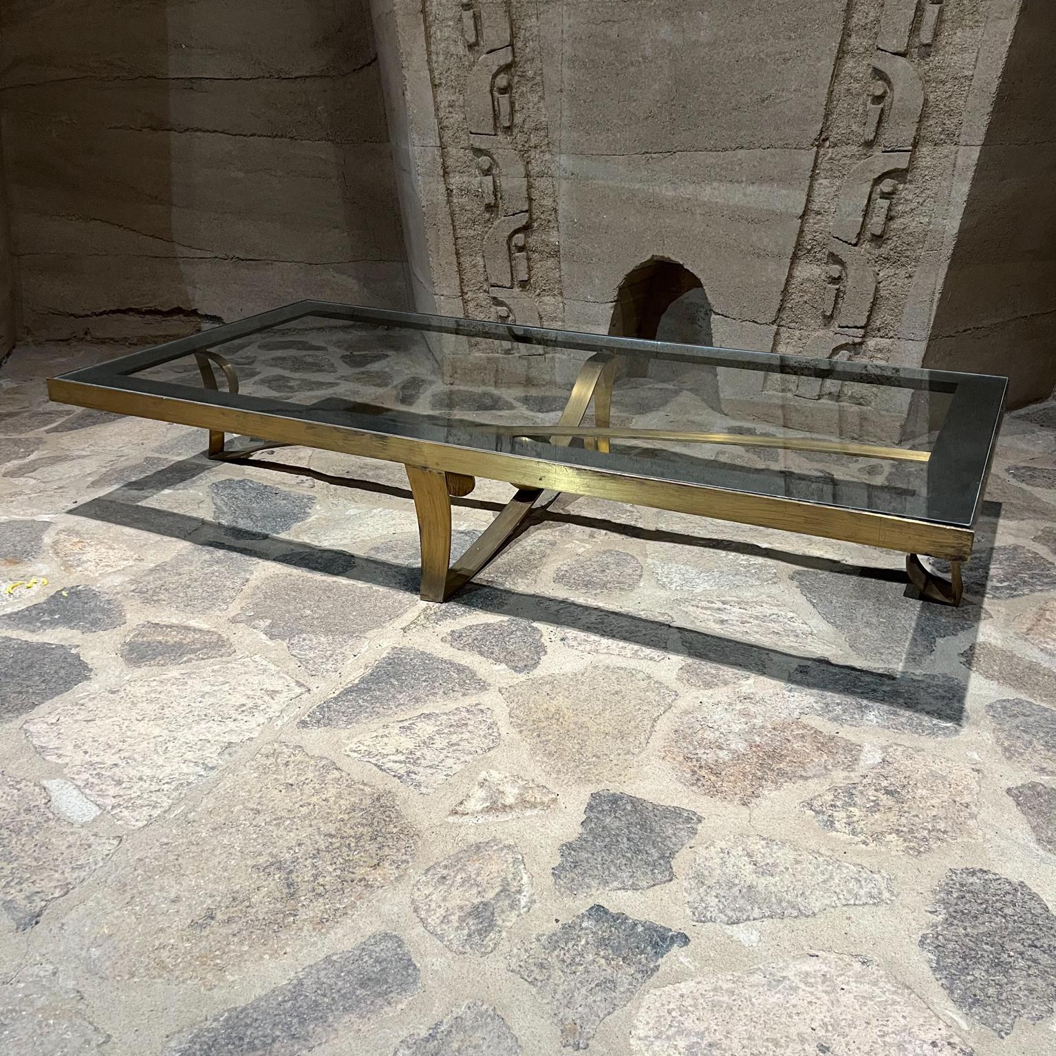 Milieu du XXe siècle Table basse en bronze rectangulaire en verre de style modernisme élégant d'Arturo Pani, Mexique, années 1950 en vente