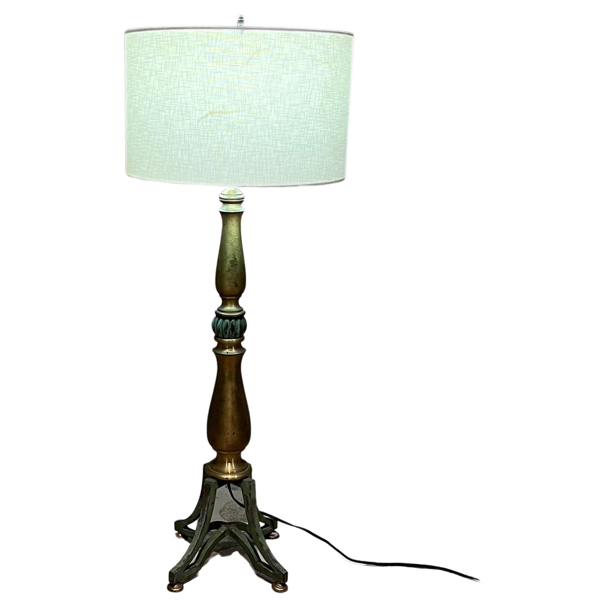 Table Lamp
Sophisticated tall table lamp made with patinated forged Iron brass accents
Unmarked by designer Arturo Pani Mexico circa 1950s.
Lamp shade is not included.
34.25 tall x 9.5 x 9.5
Original Vintage Unrestored preowned condition. Lamp has