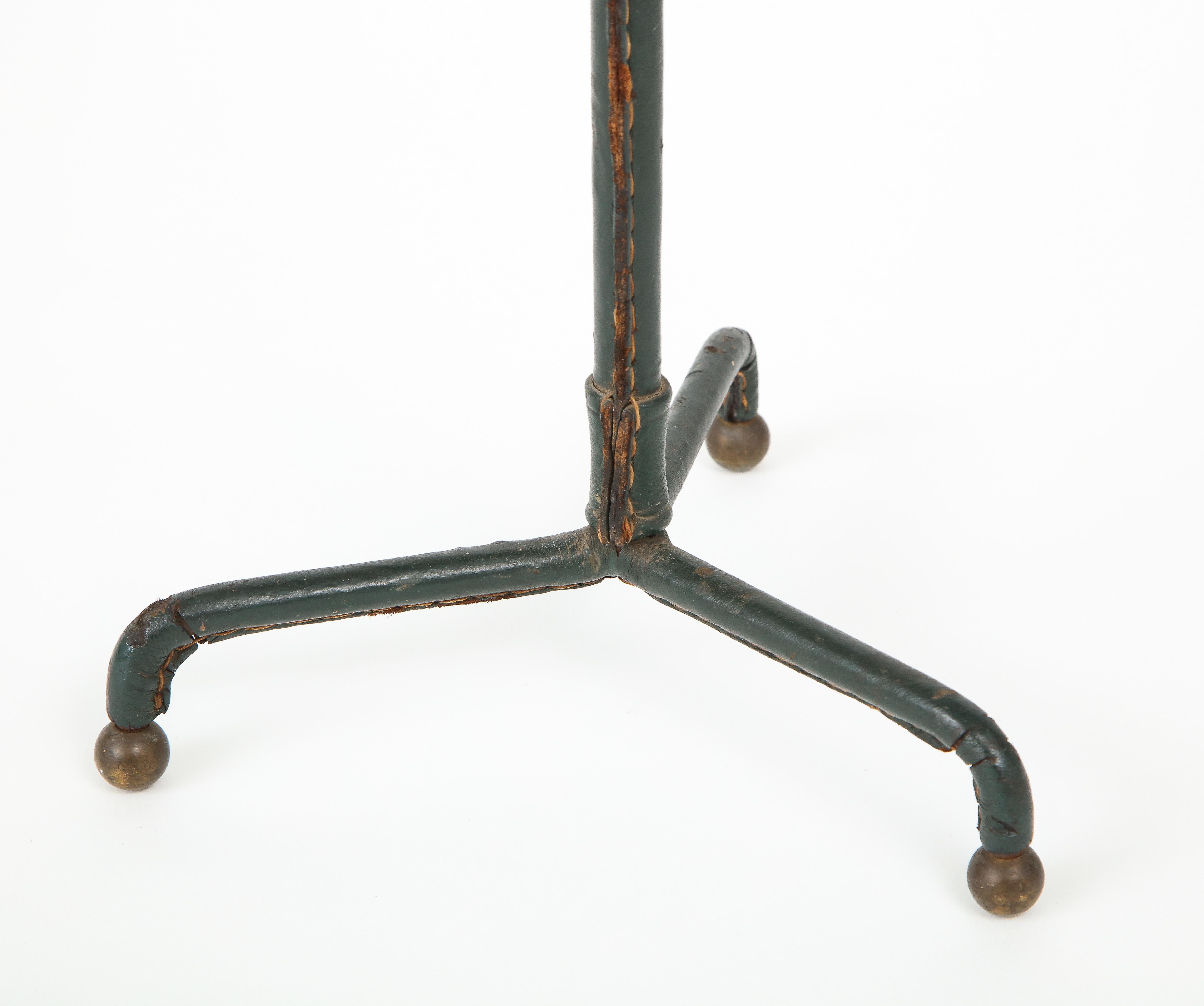 Posacenere anni '50 in pelle Stitch by Jacques Adnet in vendita 1