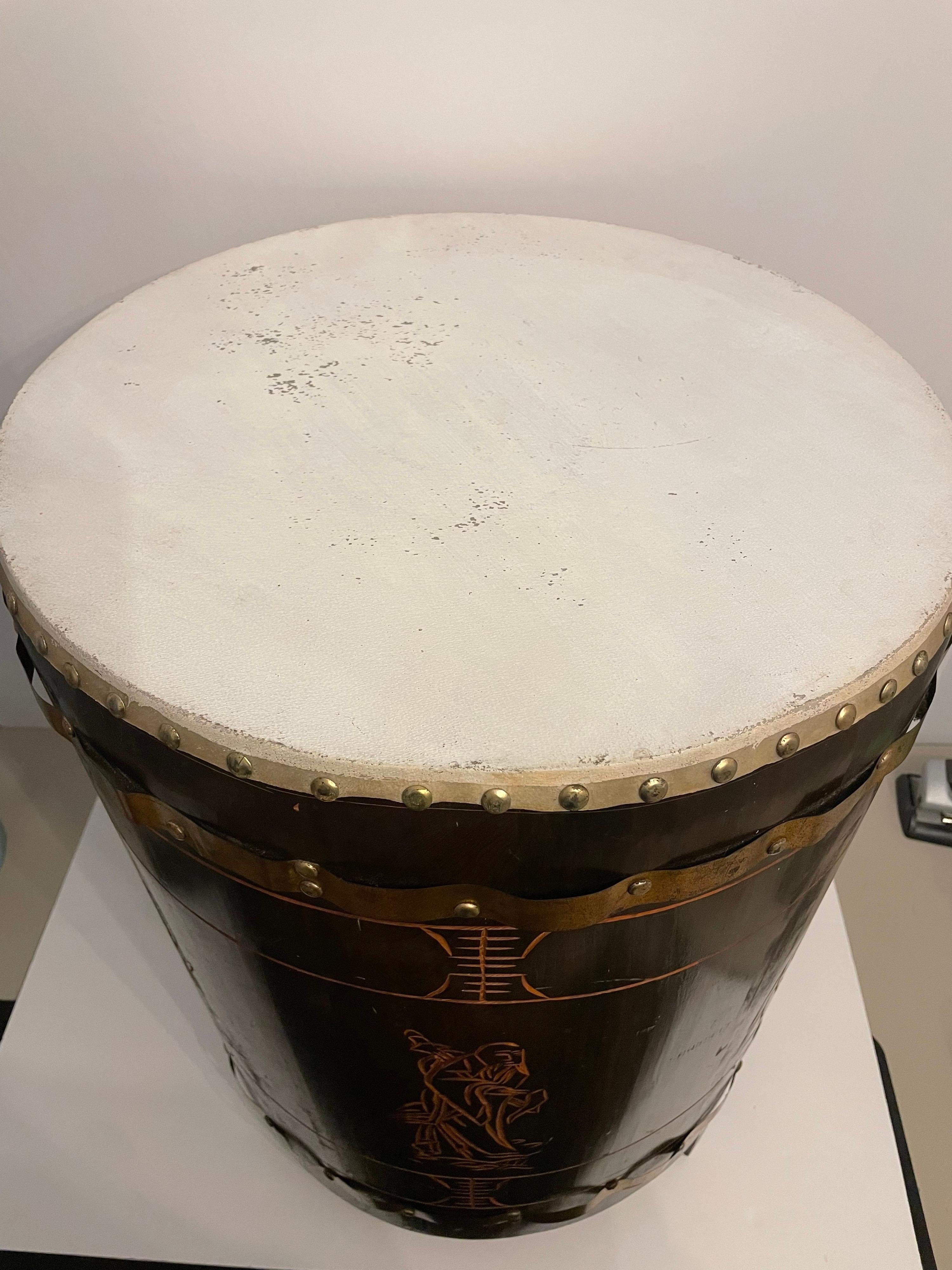 Asiatischer Holztrommeltisch aus den 1950er Jahren (Geschnitzt)