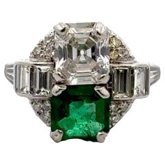 1950's Bague de cocktail vintage en platine avec émeraude et diamant taillé à l'emporte-pièce