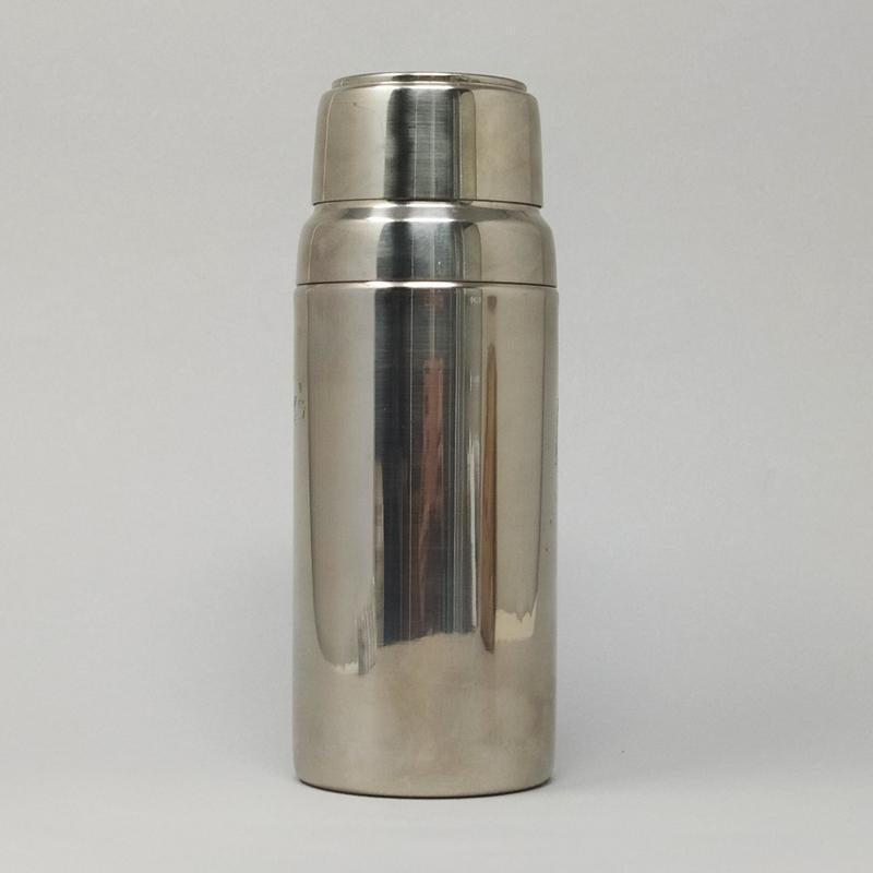 Amazing Italian Shaker, in excellent condition in Stainless Steel. Made in Italy. 1950s.

Dimensions: diam cm 7 x cm 20 H.

Dimensions: diam 2,75 x 7,87 H inches.