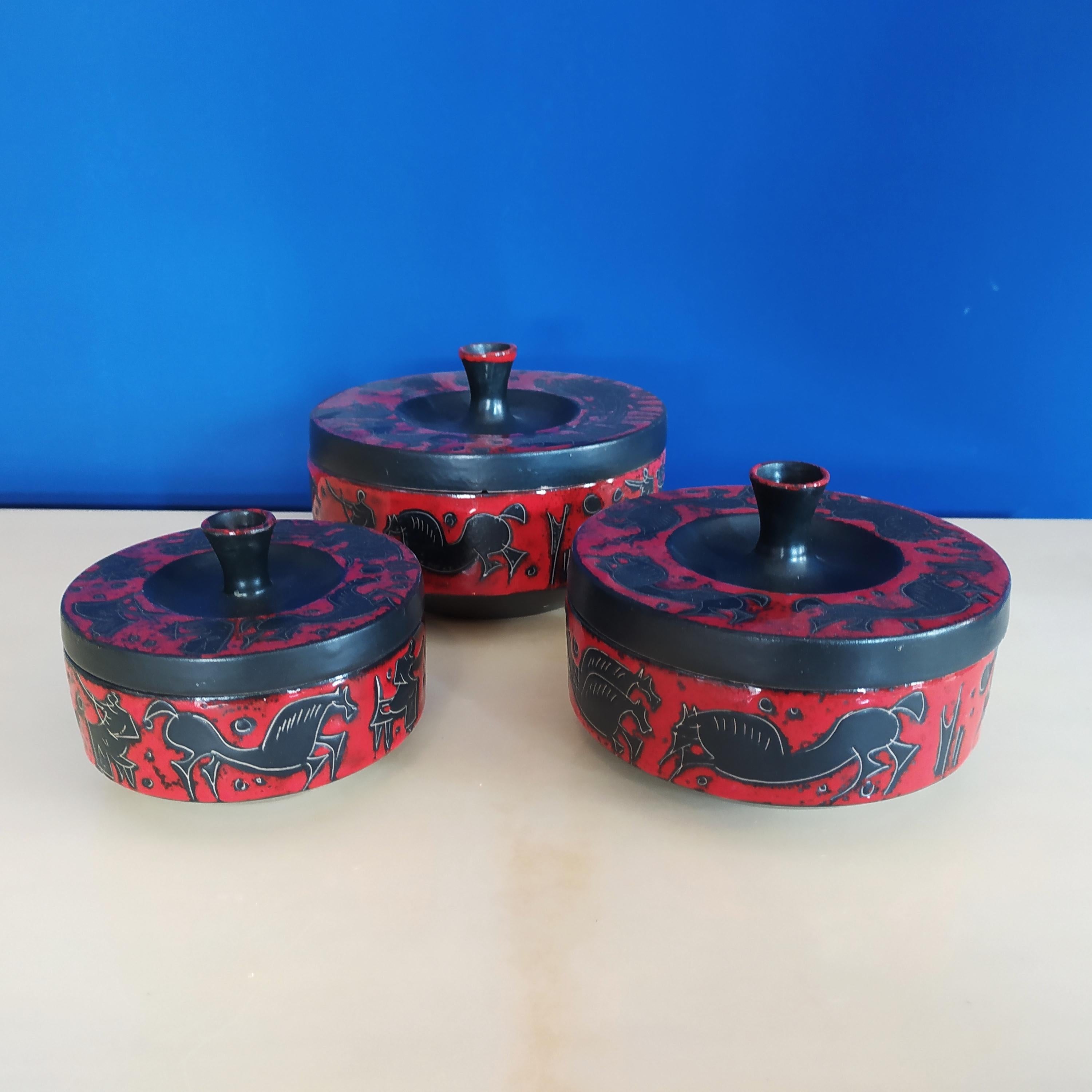 Art Deco 1950s Astonishing Set of 3 Boxes Red and Black in Ceramic