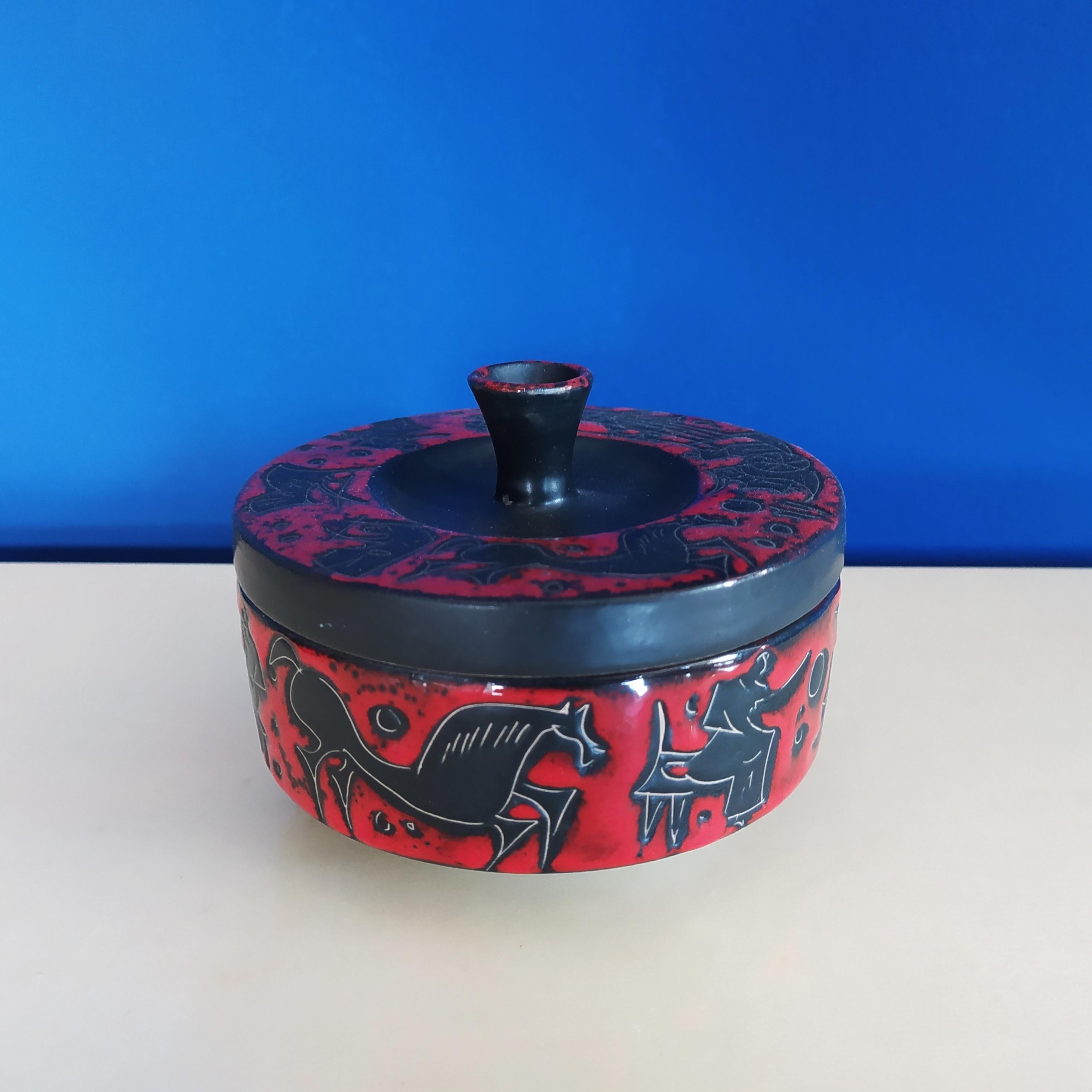European 1950s Astonishing Set of 3 Boxes Red and Black in Ceramic