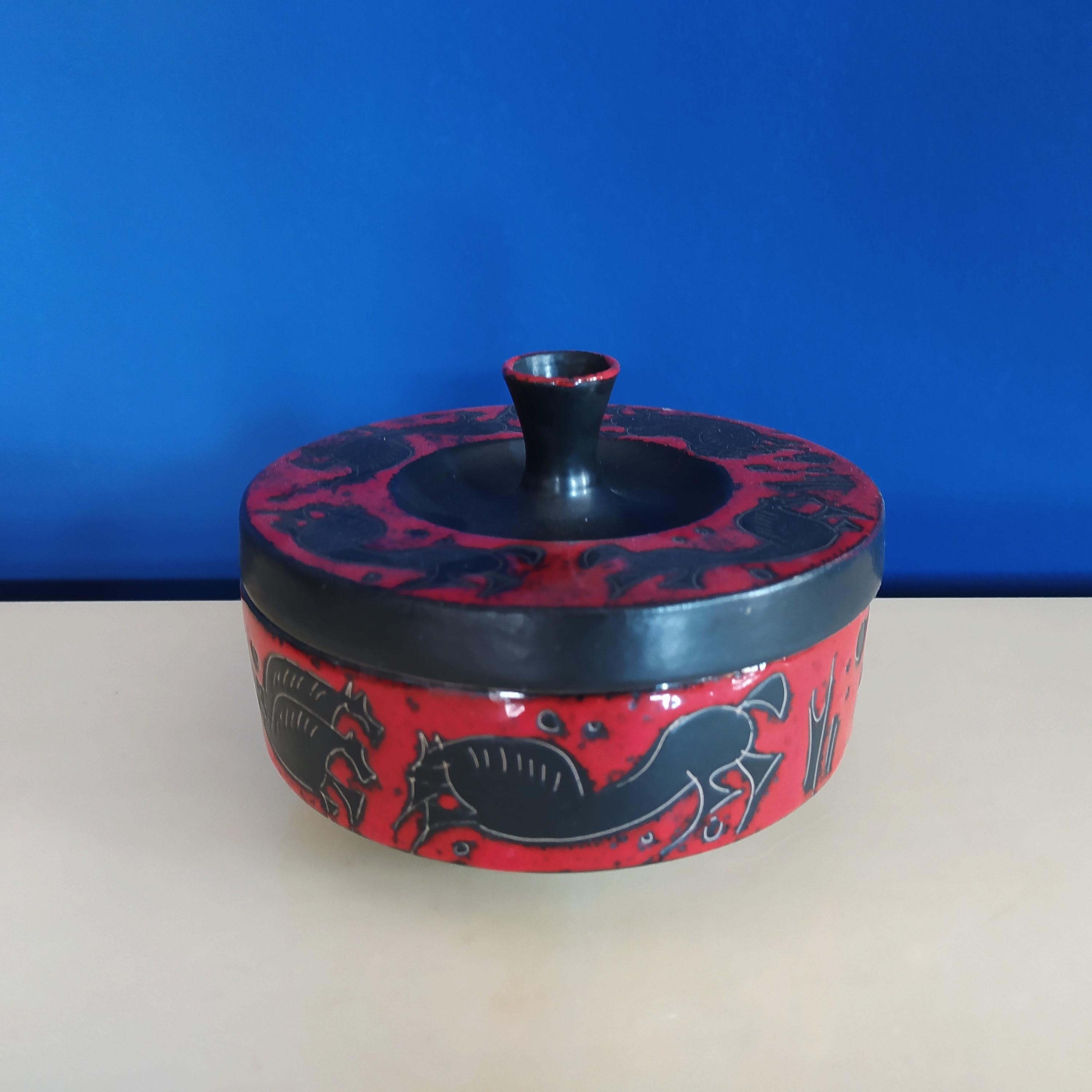 1950s Astonishing Set of 3 Boxes Red and Black in Ceramic In Excellent Condition In Milan, IT