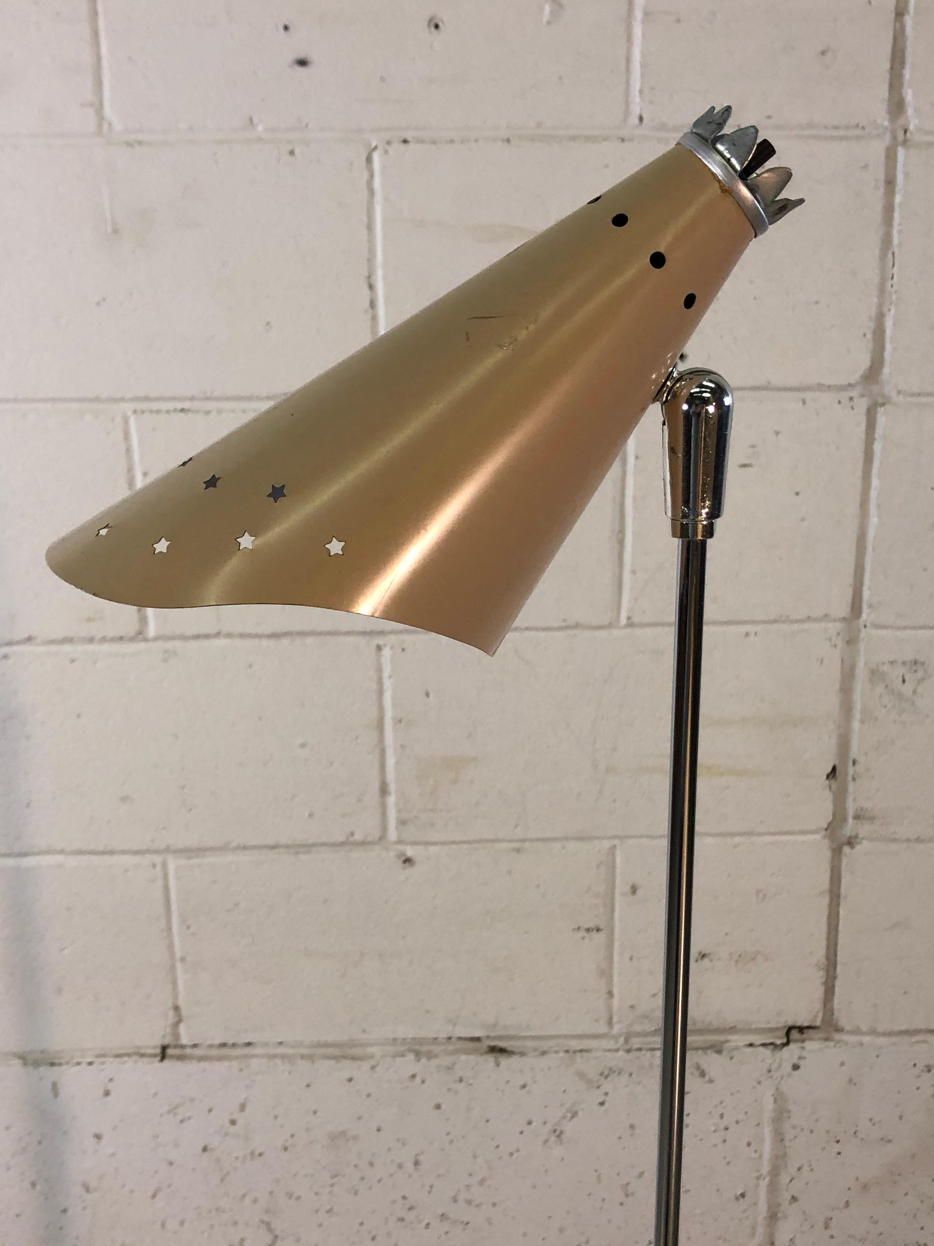 1950s Atomic Style Pink Metal Adjustable Floor Lamp In Good Condition For Sale In Amherst, NH