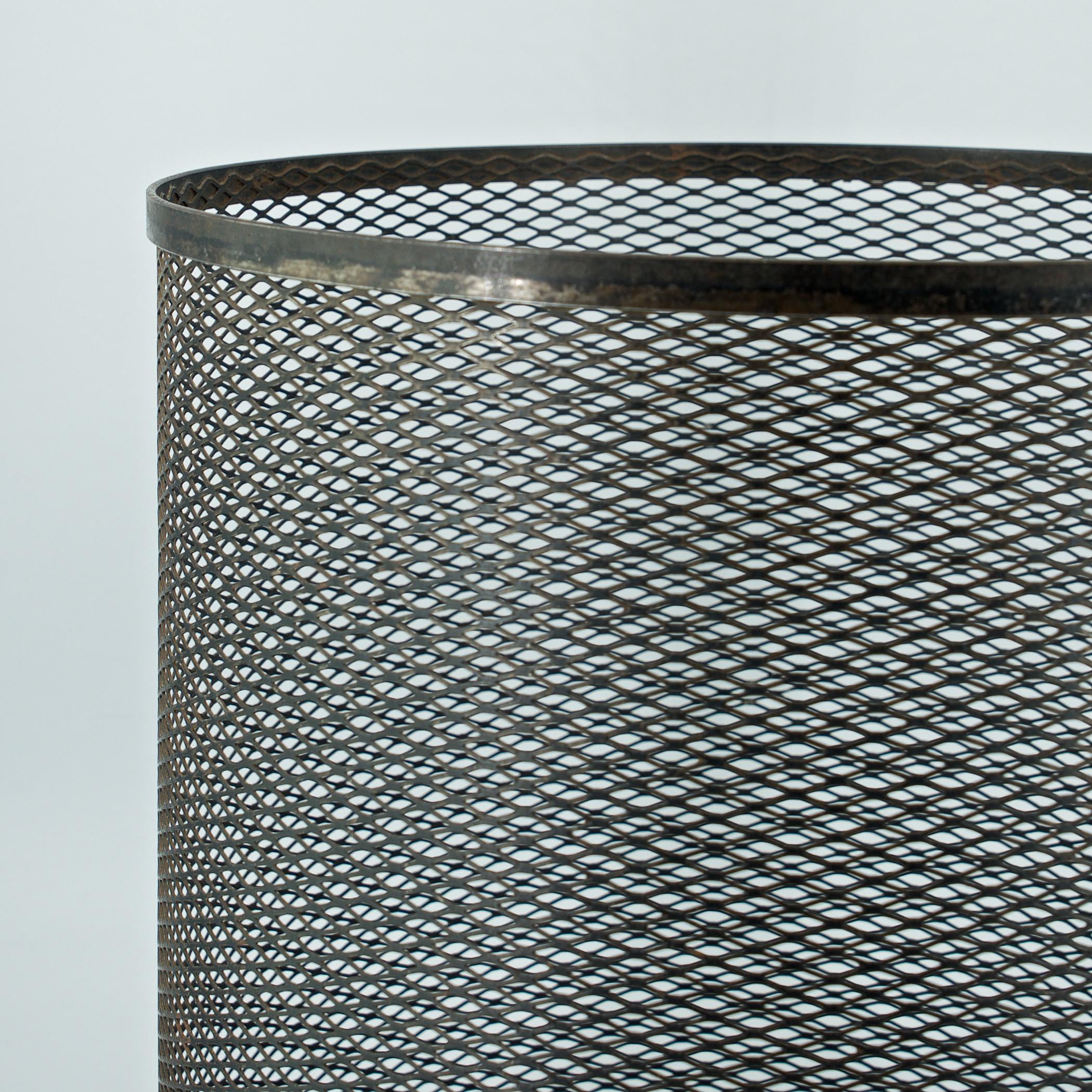 American 1950s Atomic Wire Mesh Trash Can Wastebasket Vintage Mid-Century Architect Era For Sale