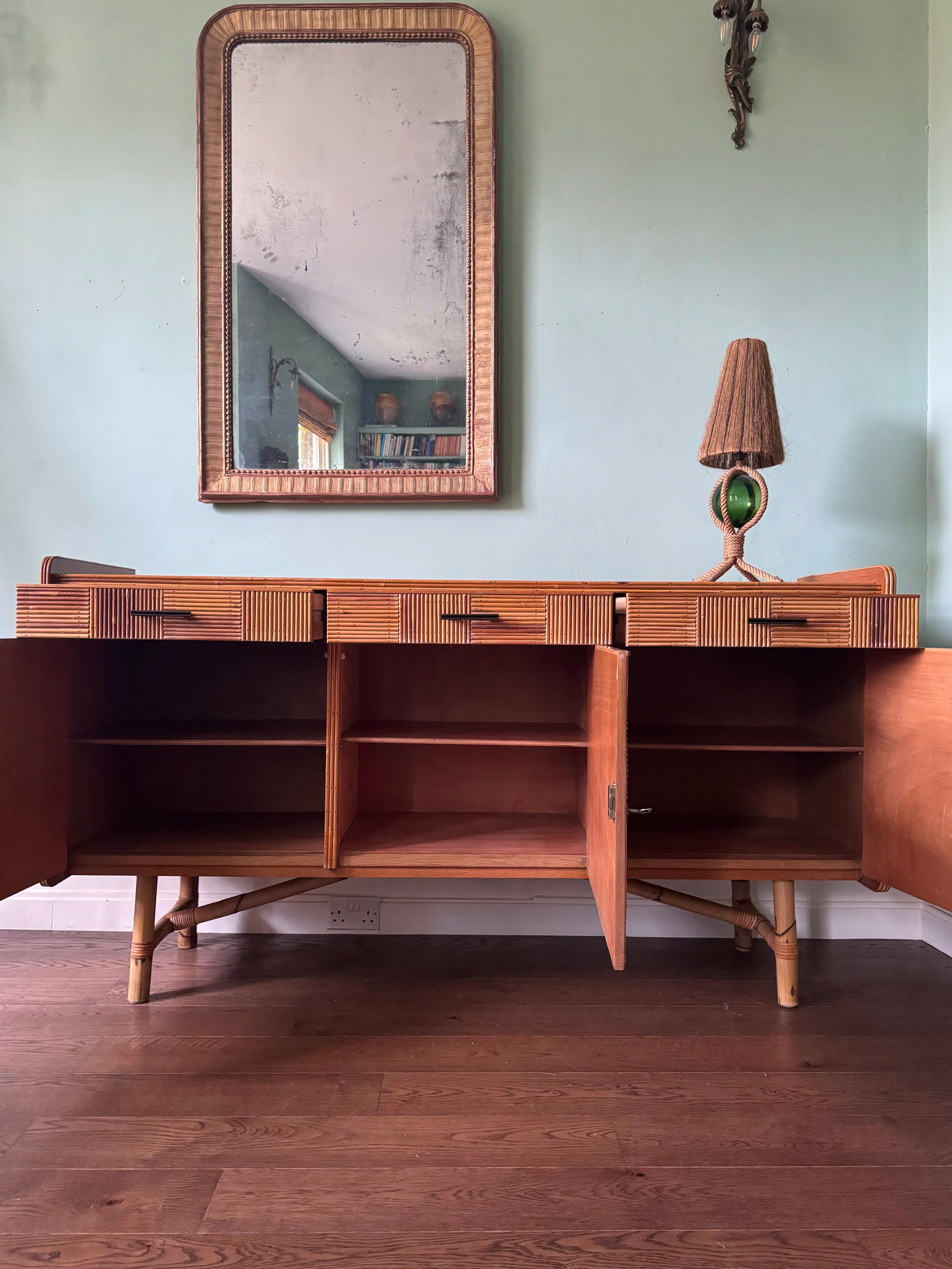 Francese Credenza Audoux Et Minet del 1950 in canna a matita in vendita
