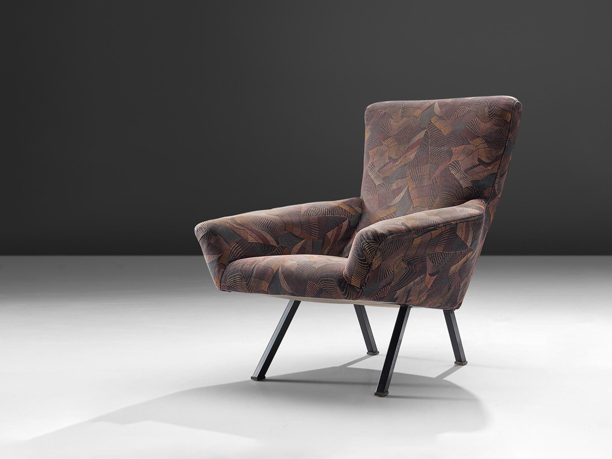 Augusto Magnaghi & Mario Terzaghi for F.B.G. Meda, armchair, original purple multicolored fabric upholstery, brass and lacquered metal, Italy, 1950s.

This Italian easy chair, designed by the architect duo Augusto Magnaghi and Mario Terzaghi,