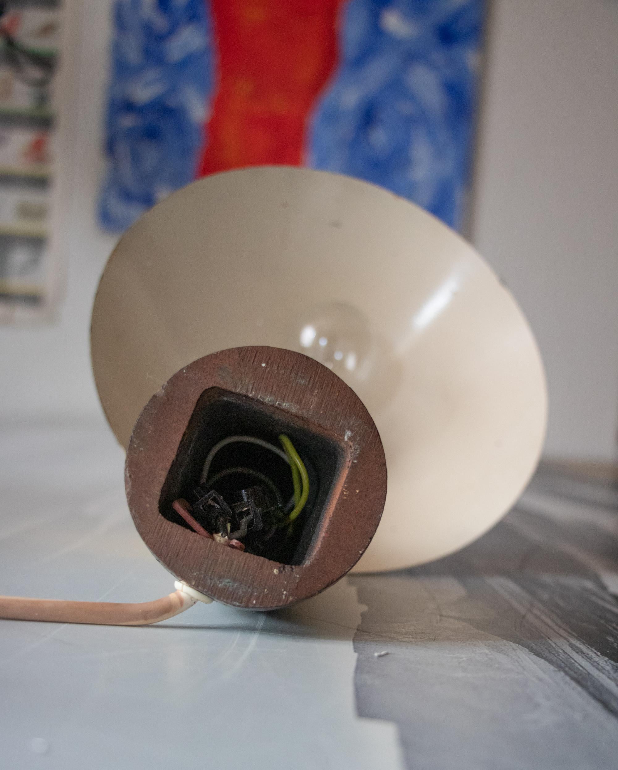 1950s Autriche Lampe de table champignon en métal perforé à la manière de Carl Auböck en vente 2