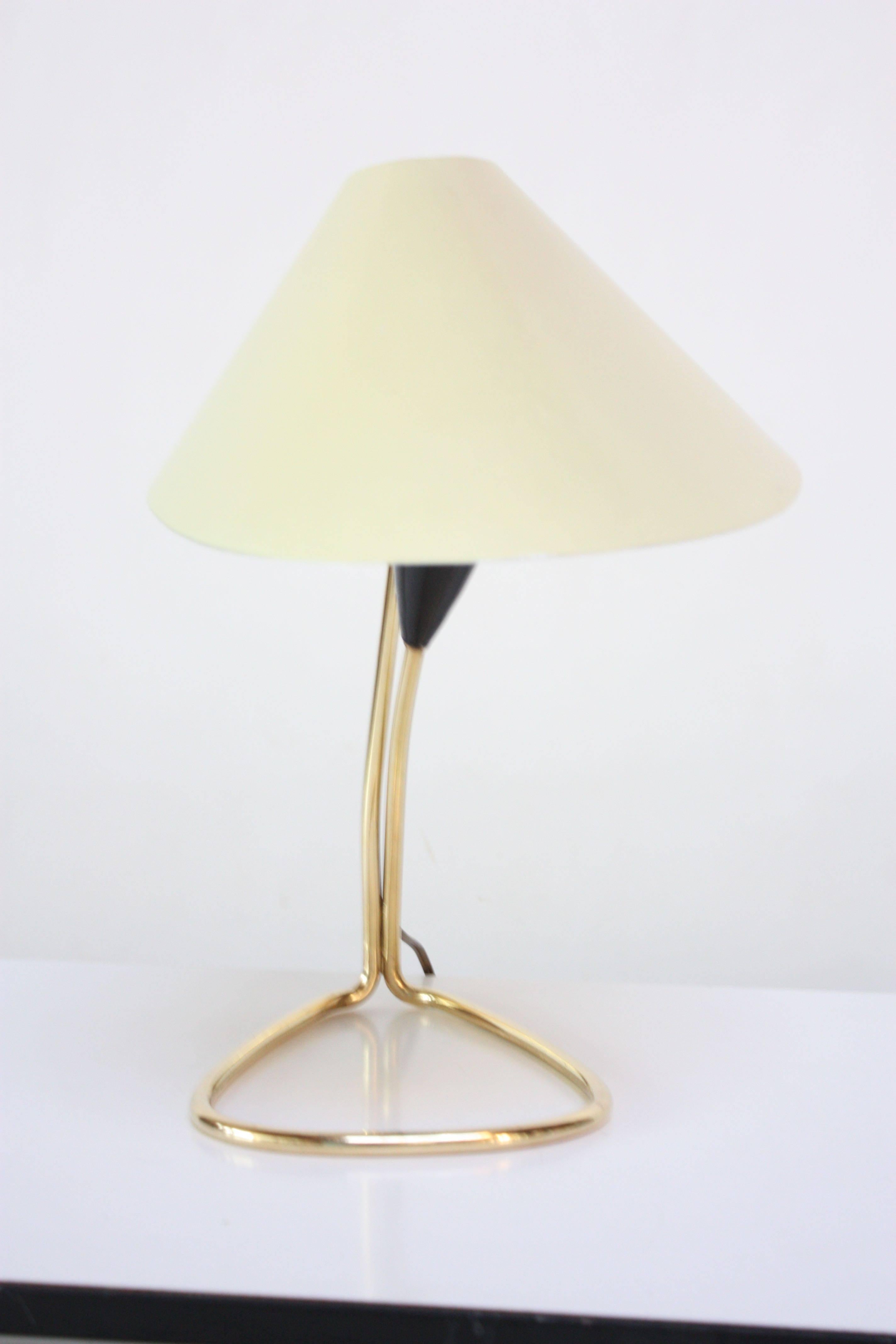 Mid-Century Modern 1950s Austrian Brass 'Lily' Table Lamp Attributed to J.T. Kalmar For Sale