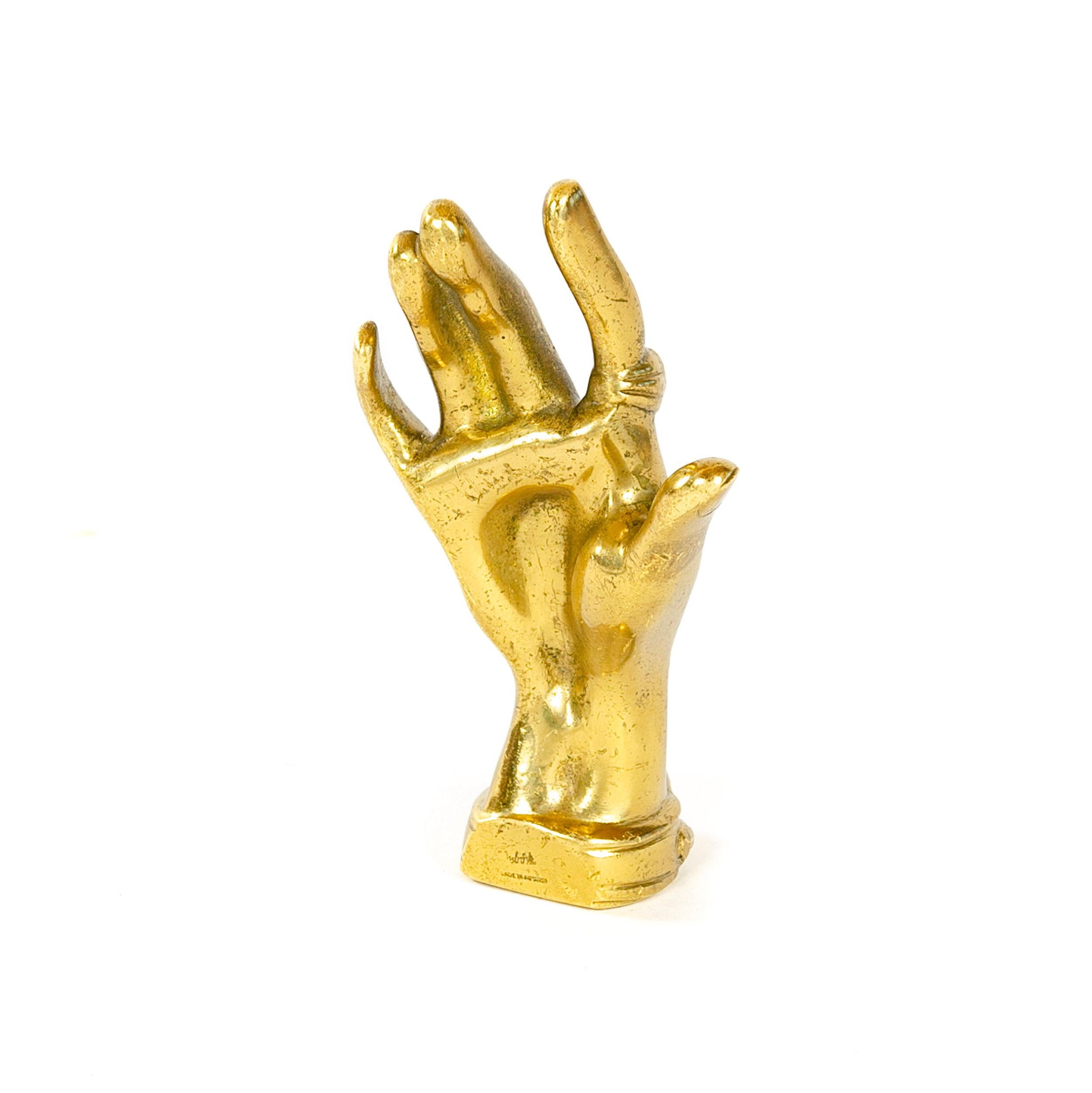 Mid-Century moderno Accessorio da tavolo a forma di mano scultorea di Carl Aubock in vendita
