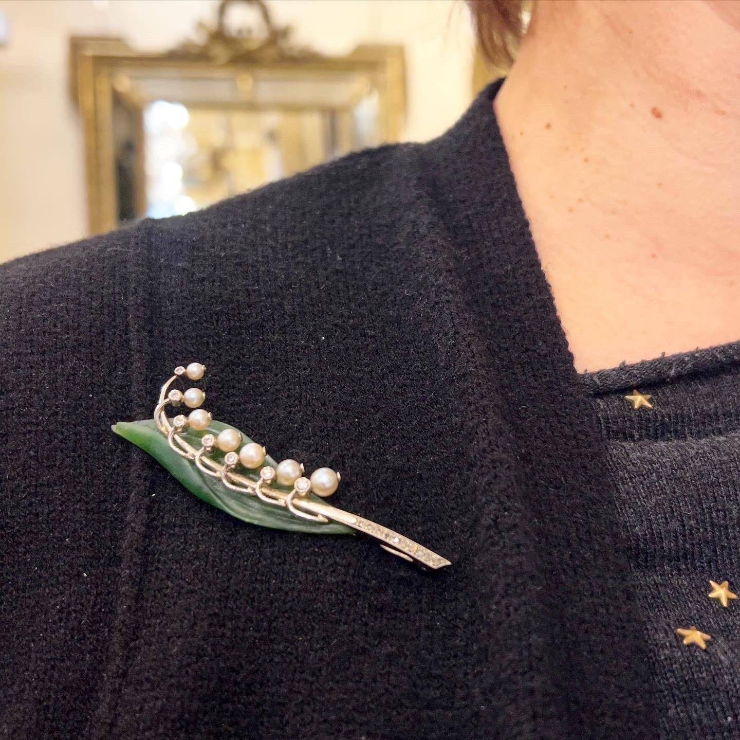 1950s Austrian Nephrite jade 14K Gold Diamonds Pearls Lily of the Valley Brooch In Good Condition For Sale In Pamplona, Navarra