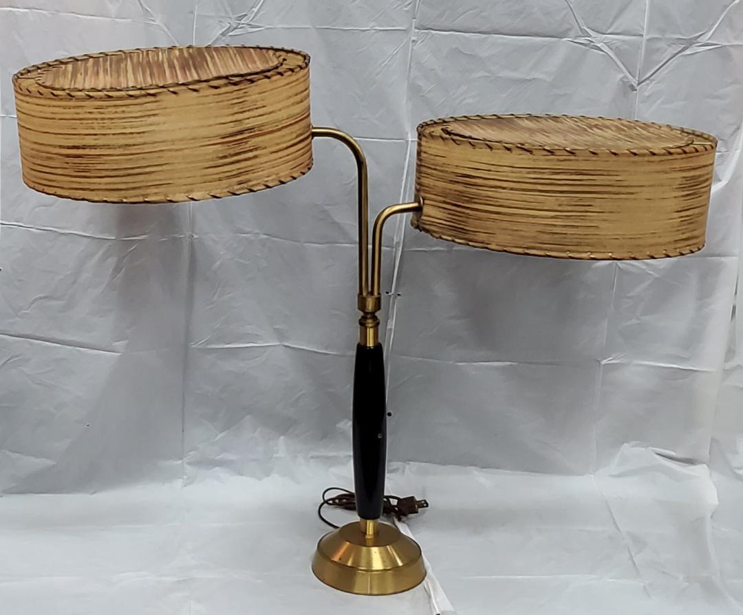 1950s Authentic Mid-Century Modern Double Shade Table Lamp by Majestic Lamp Comp en vente 8