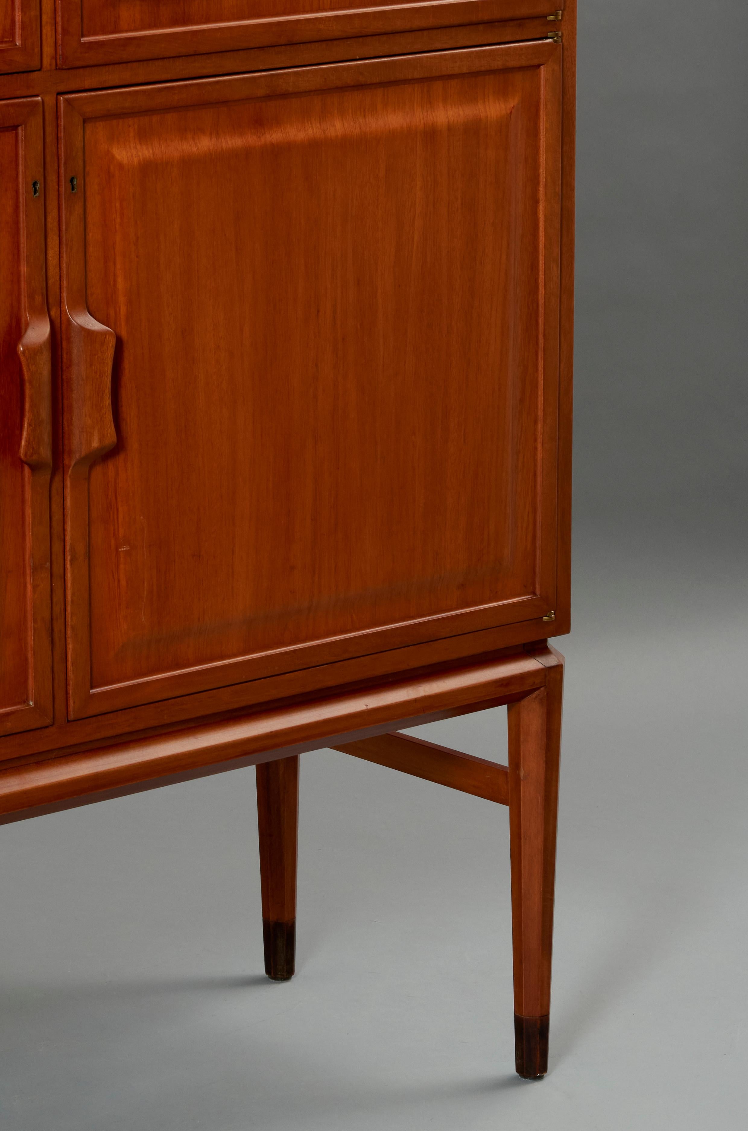 Milieu du XXe siècle Cabinet en acajou ''2910'' d'Axel Larsson des années 1950 en vente