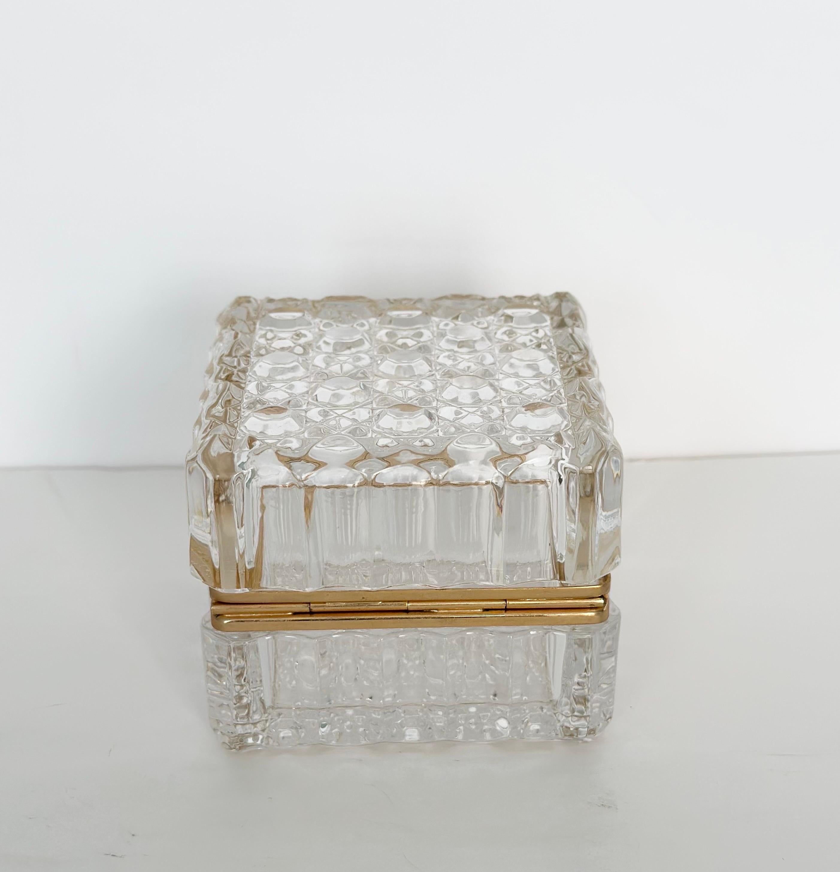 1950s Baccarat Style Cut Faceted Crystal Square Box In Good Condition In Farmington Hills, MI