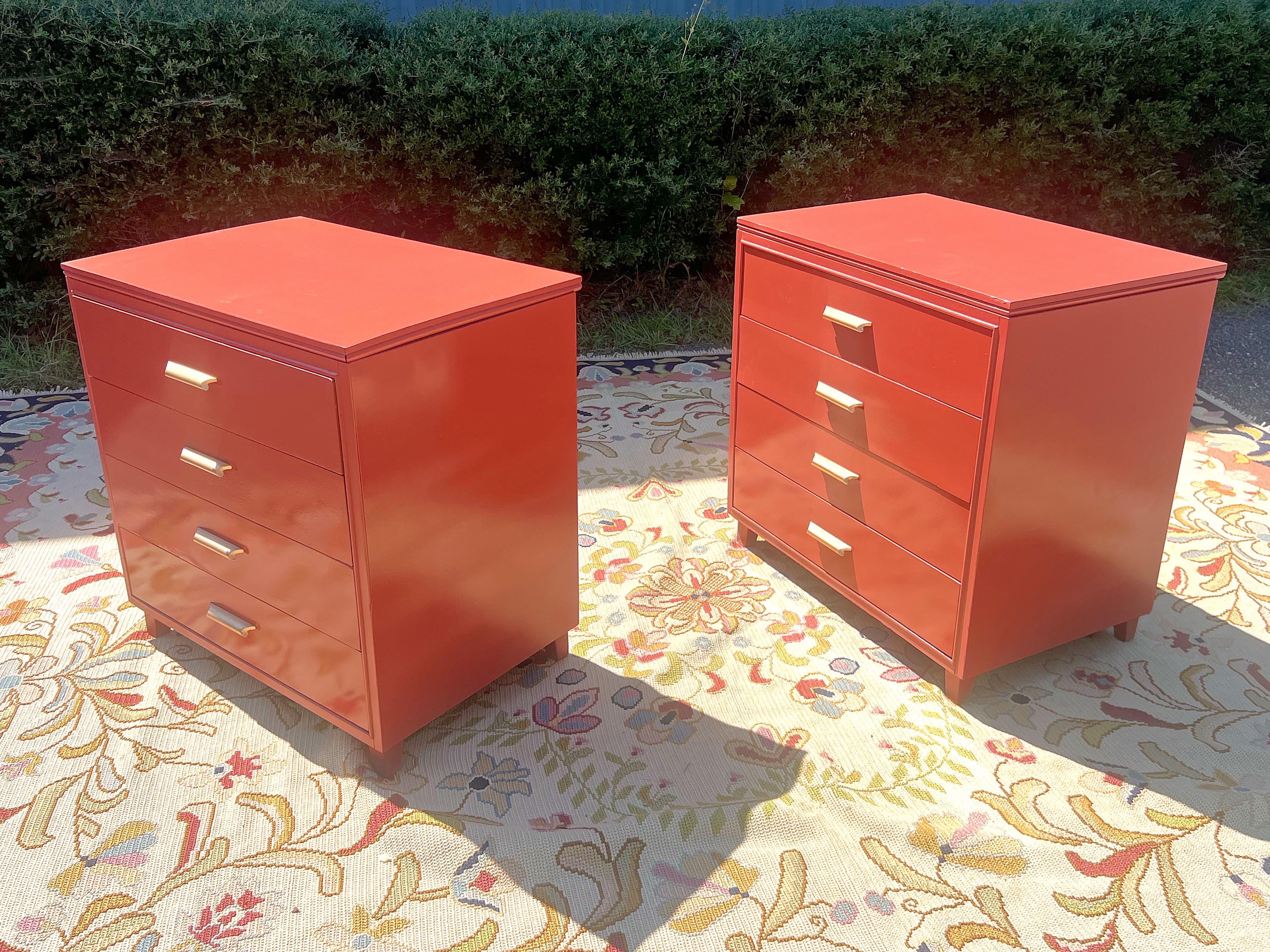 Milieu du XXe siècle Commodes de célibataires des années 1950 / Grandes tables de nuit laquées en Bambouzle de Ball and Ball en vente