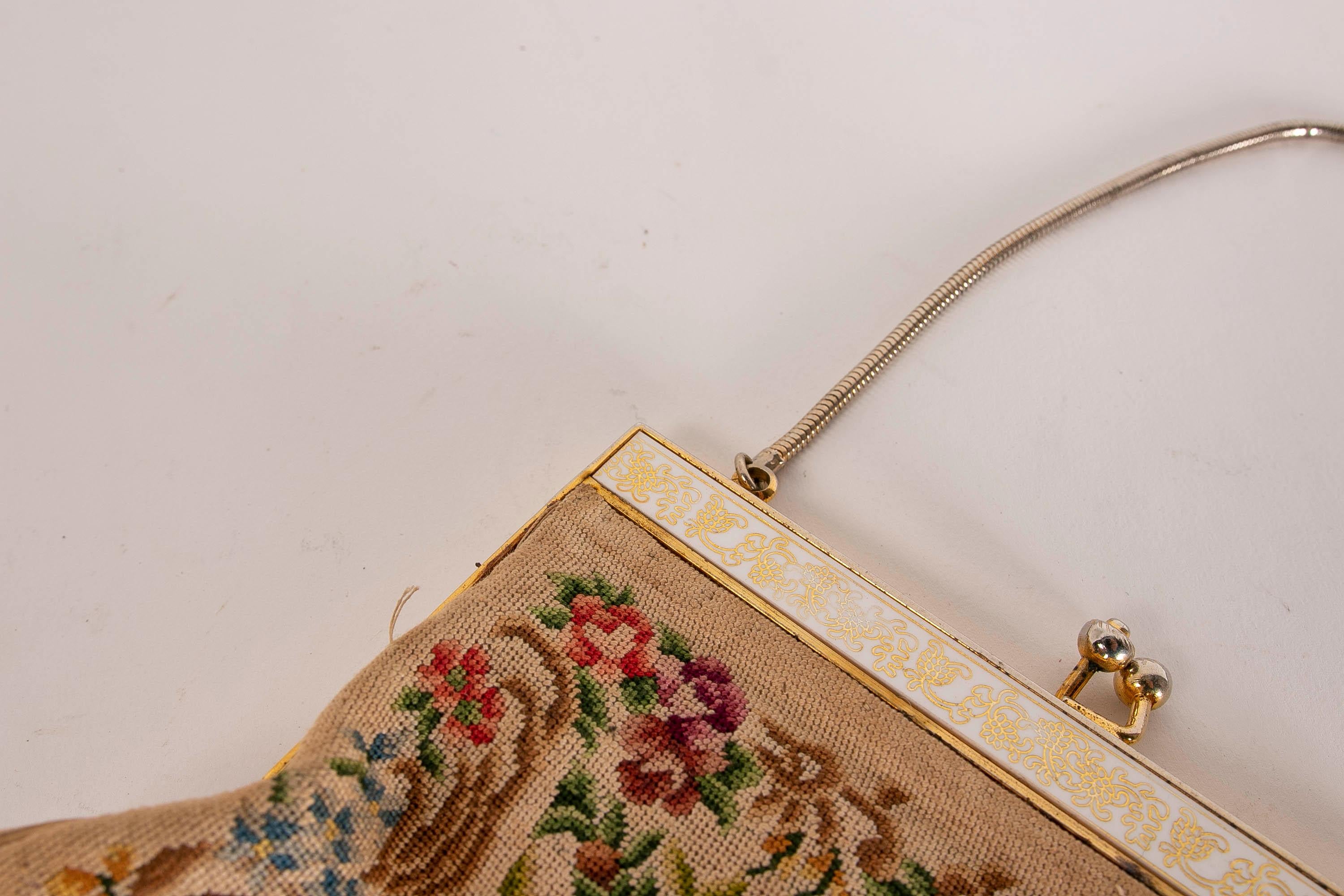 1950s Bag with Embroidery and Silk For Sale 4