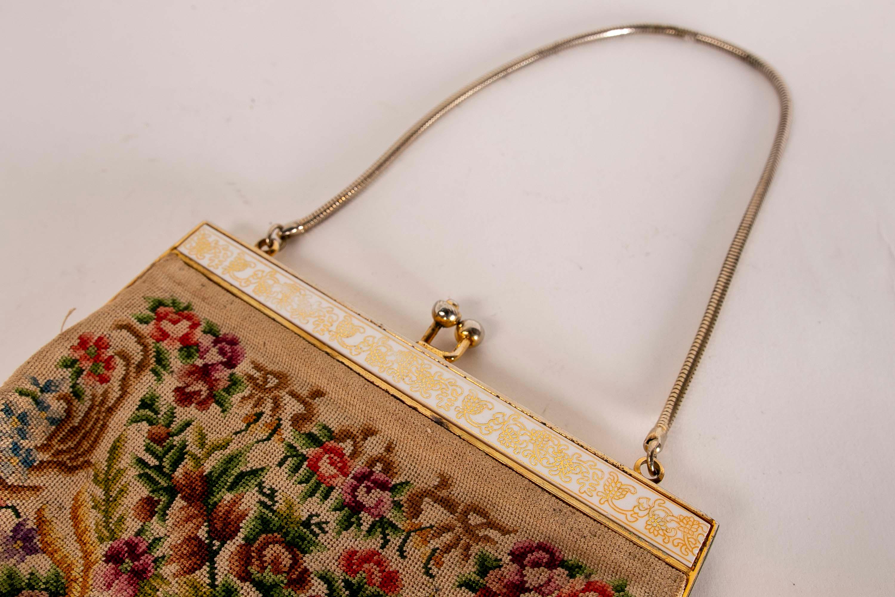1950s Bag with Embroidery and Silk For Sale 5