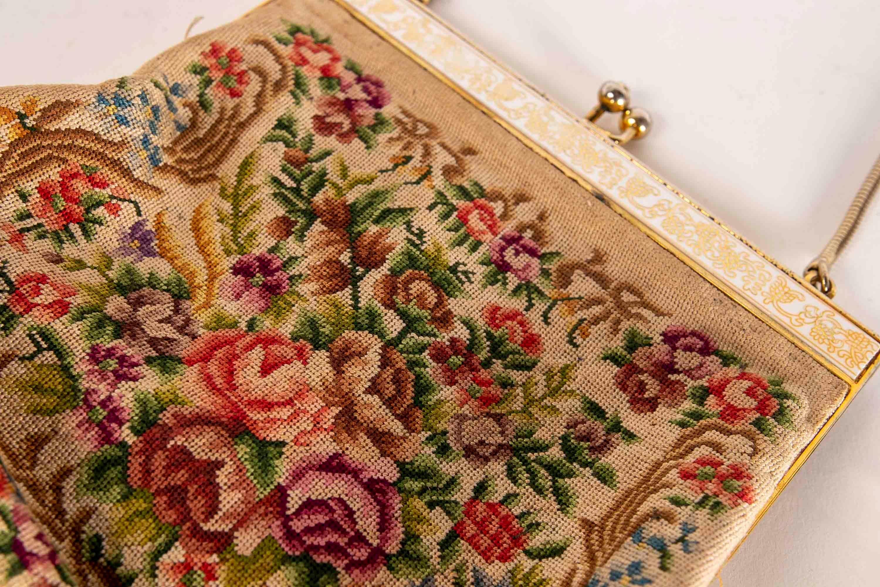 20th Century 1950s Bag with Embroidery and Silk For Sale