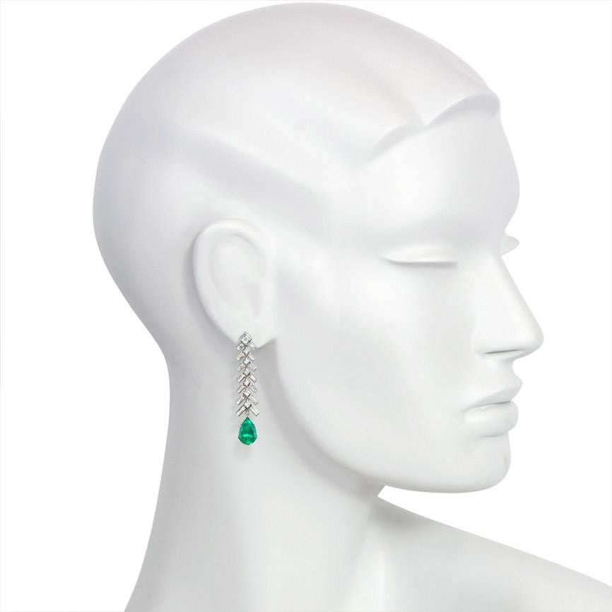 1950s Baguette Diamond and Pear-Shaped Emerald Earrings in Platinum In Excellent Condition In New York, NY