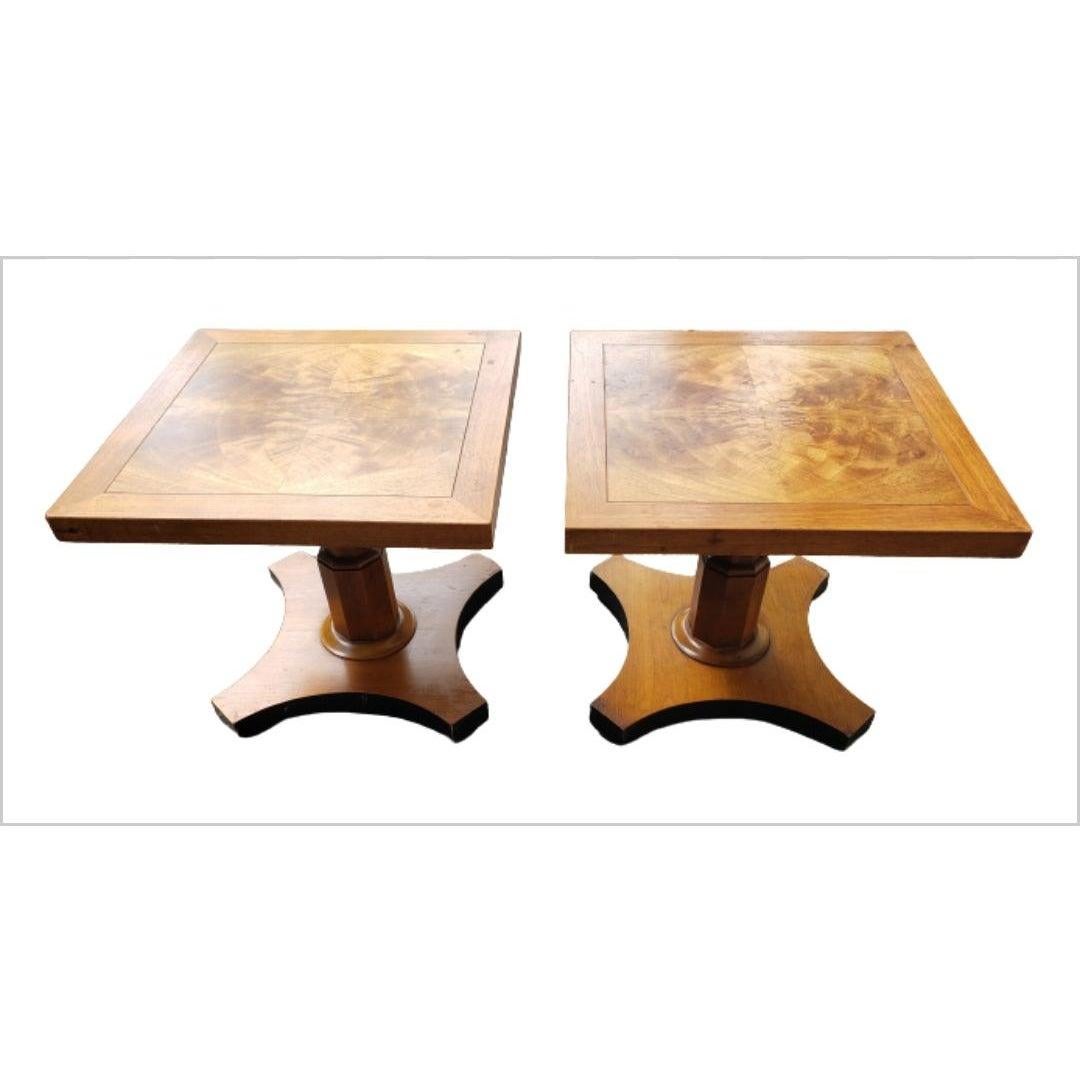 1950s Pair of baker furniture walnut bookmatched tops side tables.
Beautifully figured on large pedetal.
Very good vintage condition.
 