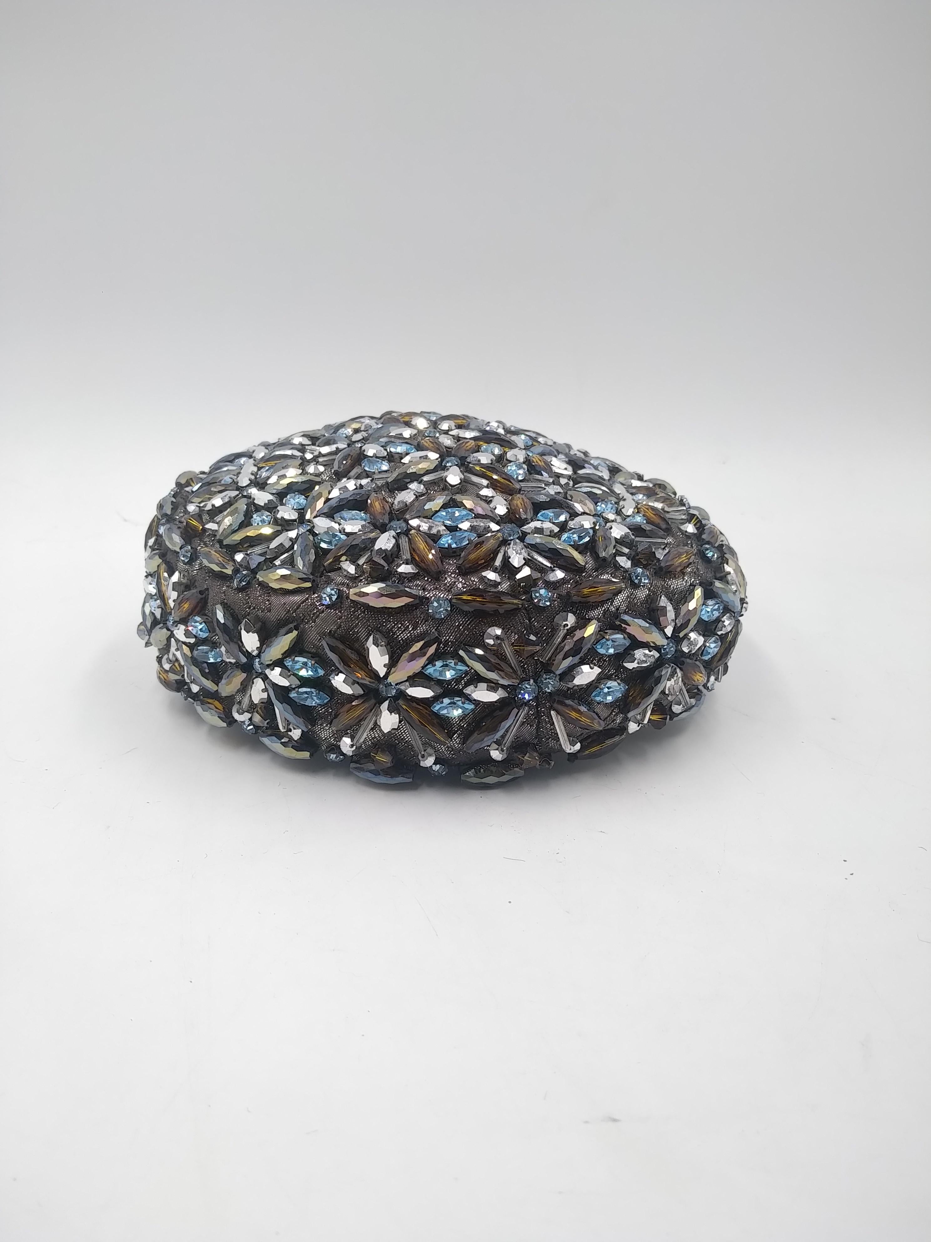 1950s Balenciaga Haute Couture Jewel Pillbox Hat
- 100% Authentic Balenciaga
- silver fabric covered with crystals that create a flower design
- comb to stop the hat on your hairstyle
- circumference 44 cm