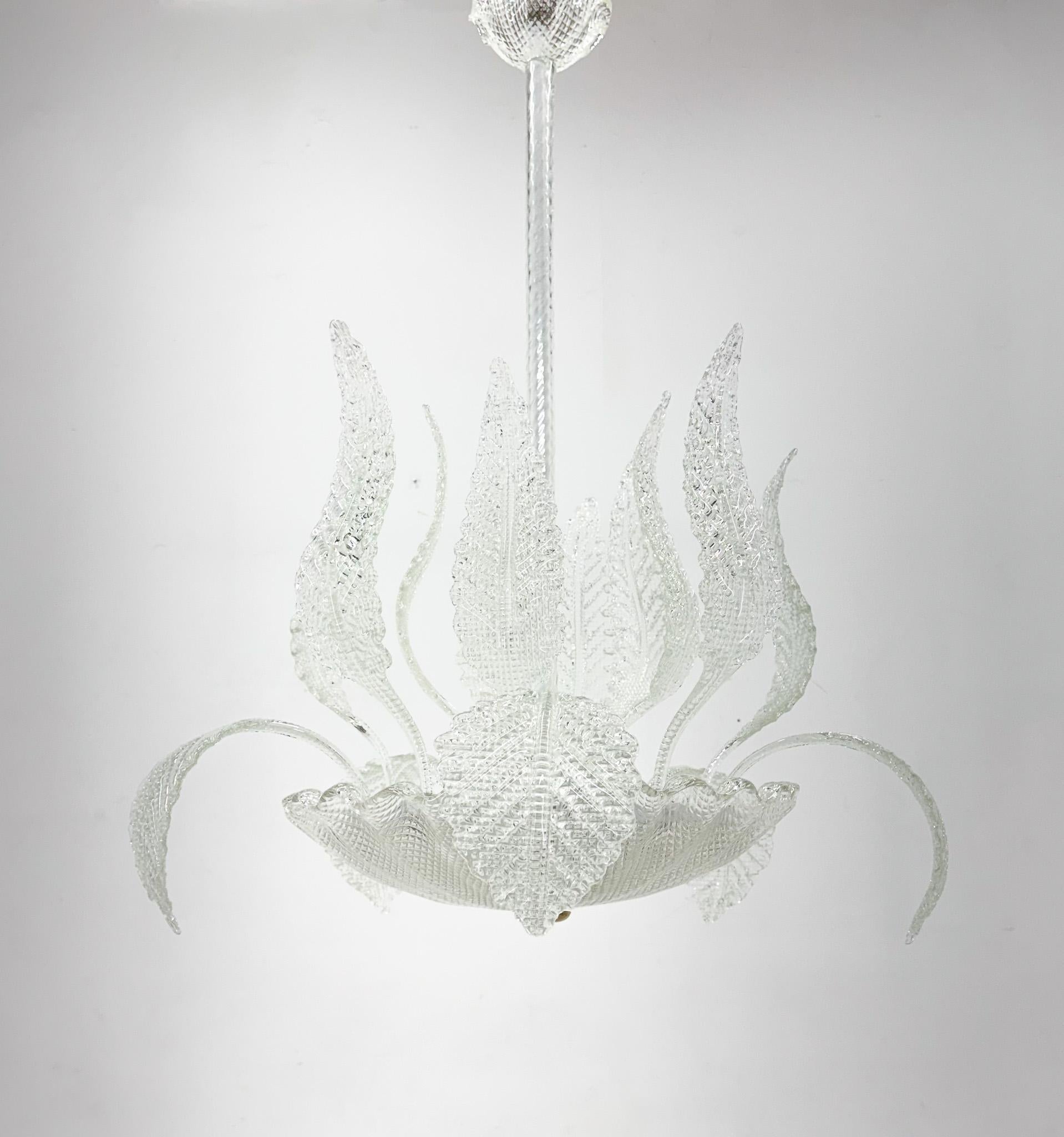 Beautiful blown glass chandelier by Barovier & Toso. 
Produced in Italy in the 1950's.
3 x E26-E27