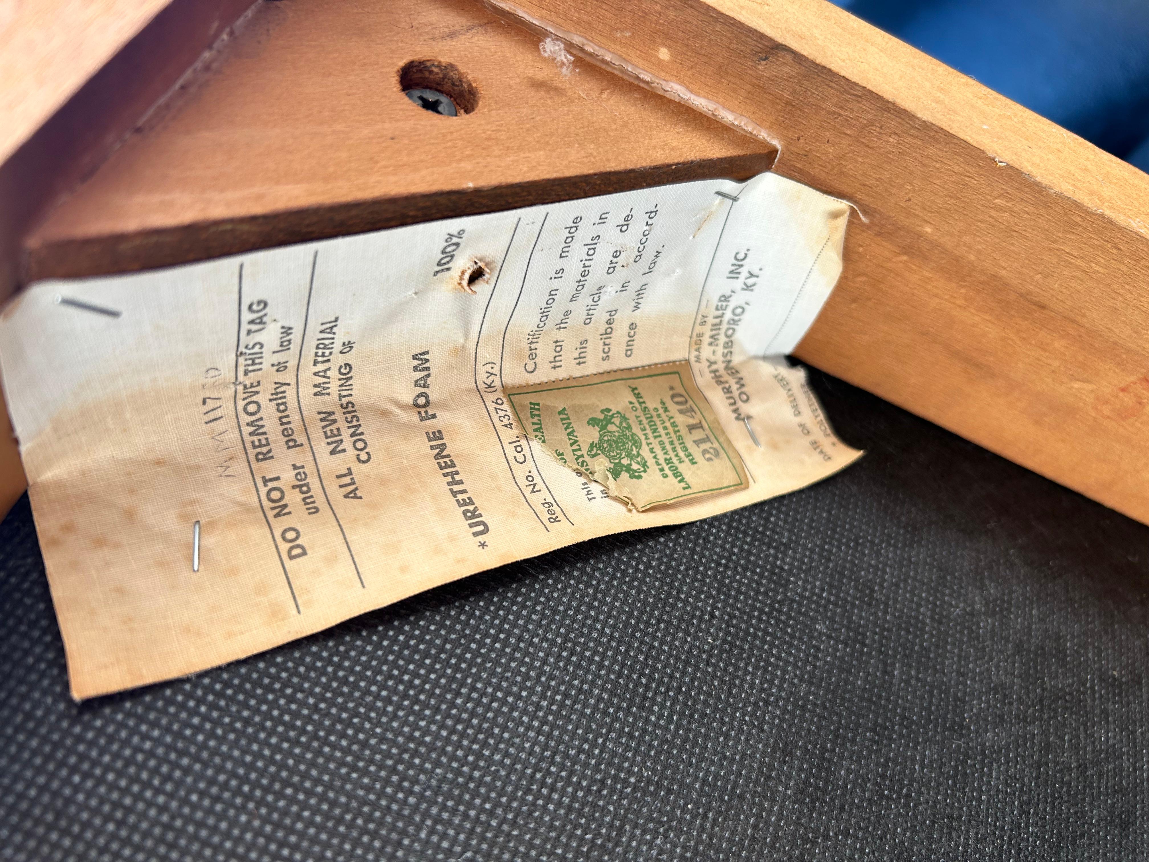 Chaise longue à dossier en tonneau sur roulettes des années 1950, retapissée en tissu Teddy Bear en vente 5