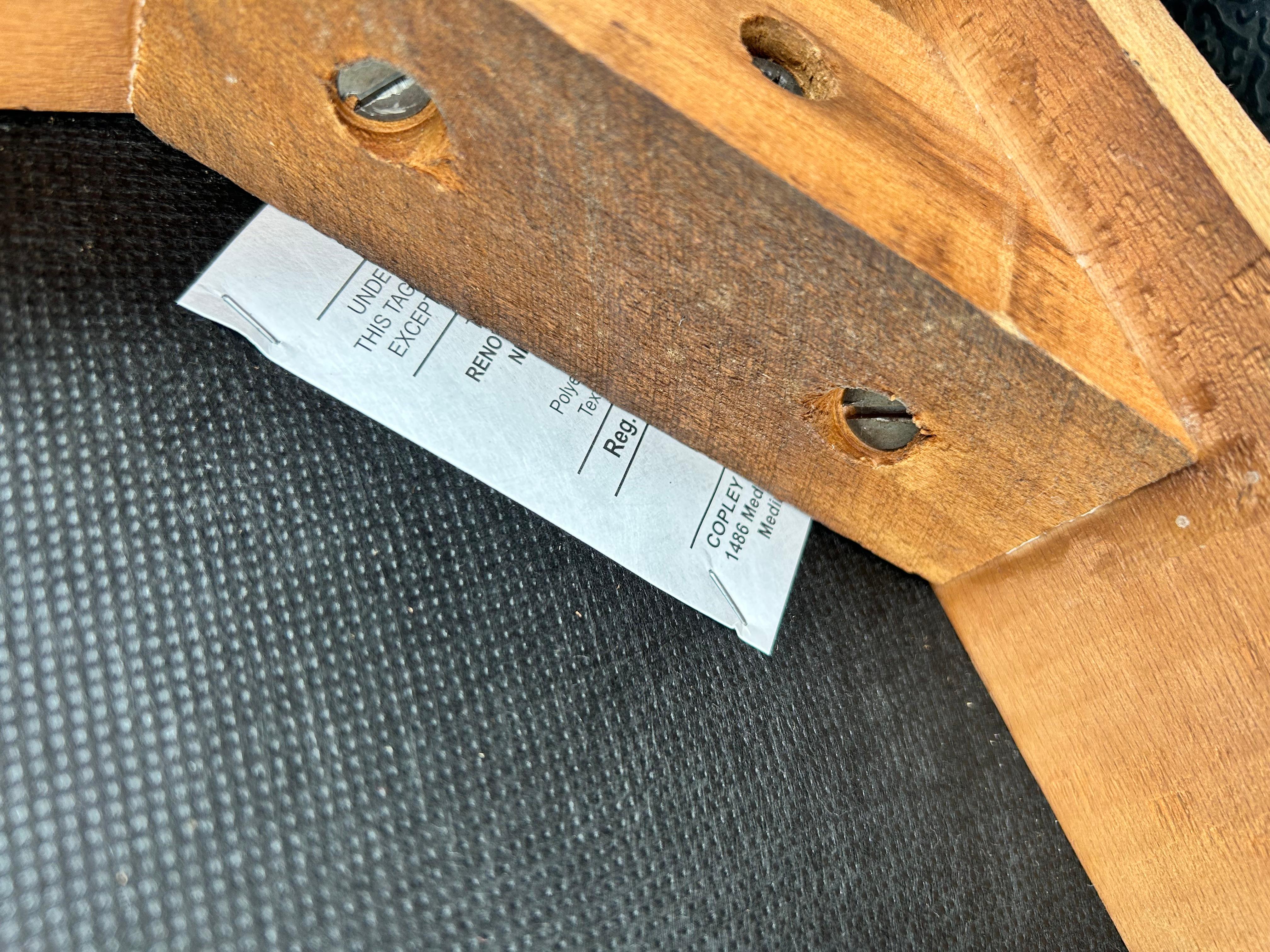 Chaise longue à dossier en tonneau sur roulettes des années 1950, retapissée en tissu Teddy Bear en vente 6