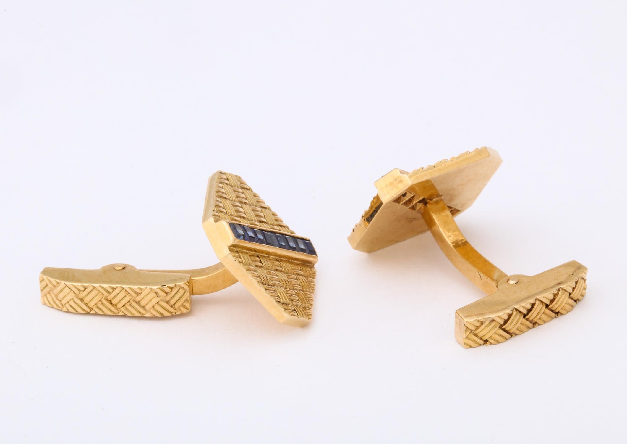 1950s Basket Weave Design Calibre Cut Sapphire with Gold Flip Up Cufflinks 1