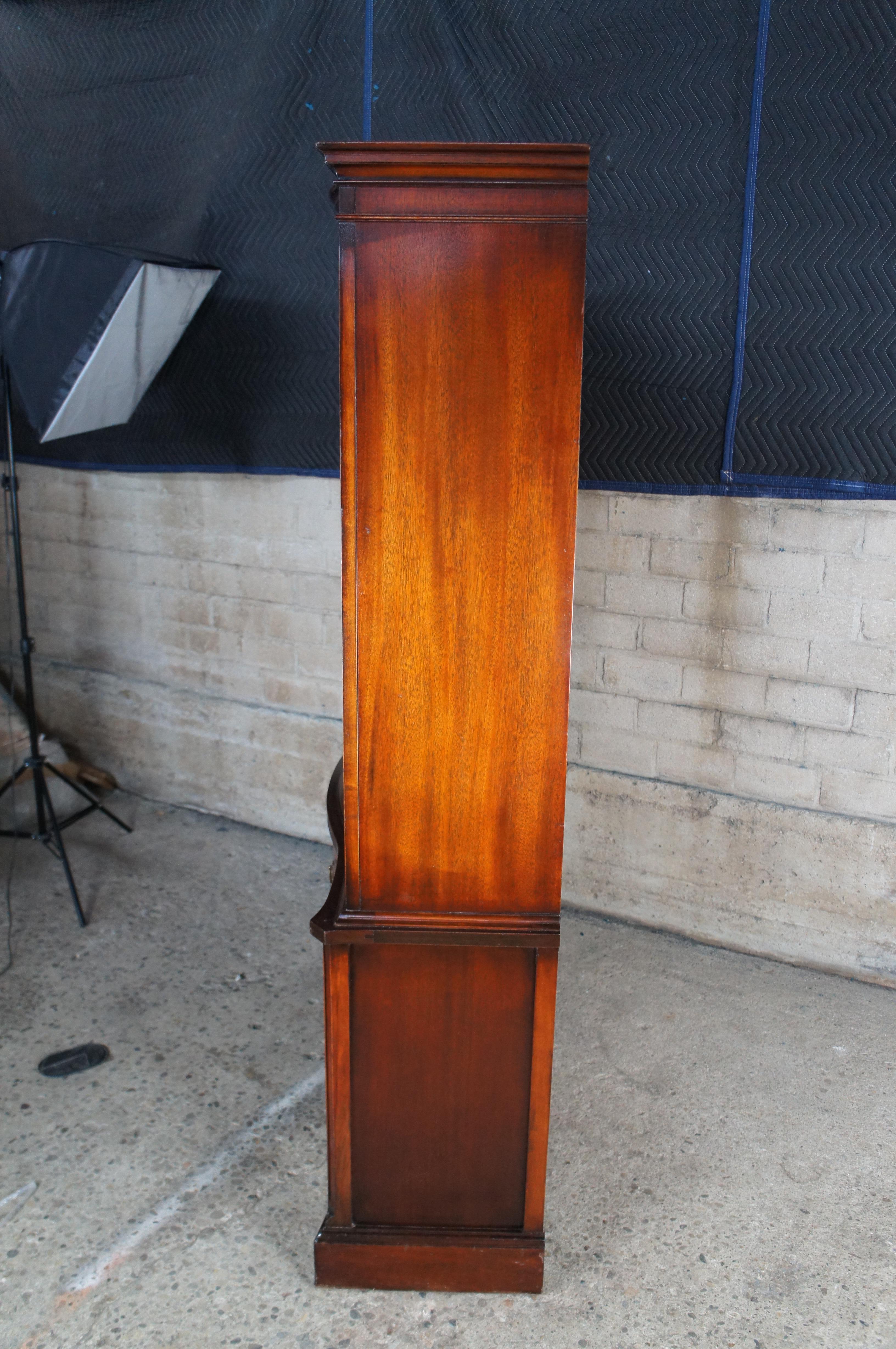 1950s Bassett Monticello Mahogany Serpentine Bow Front China Cabinet Cupboard 4