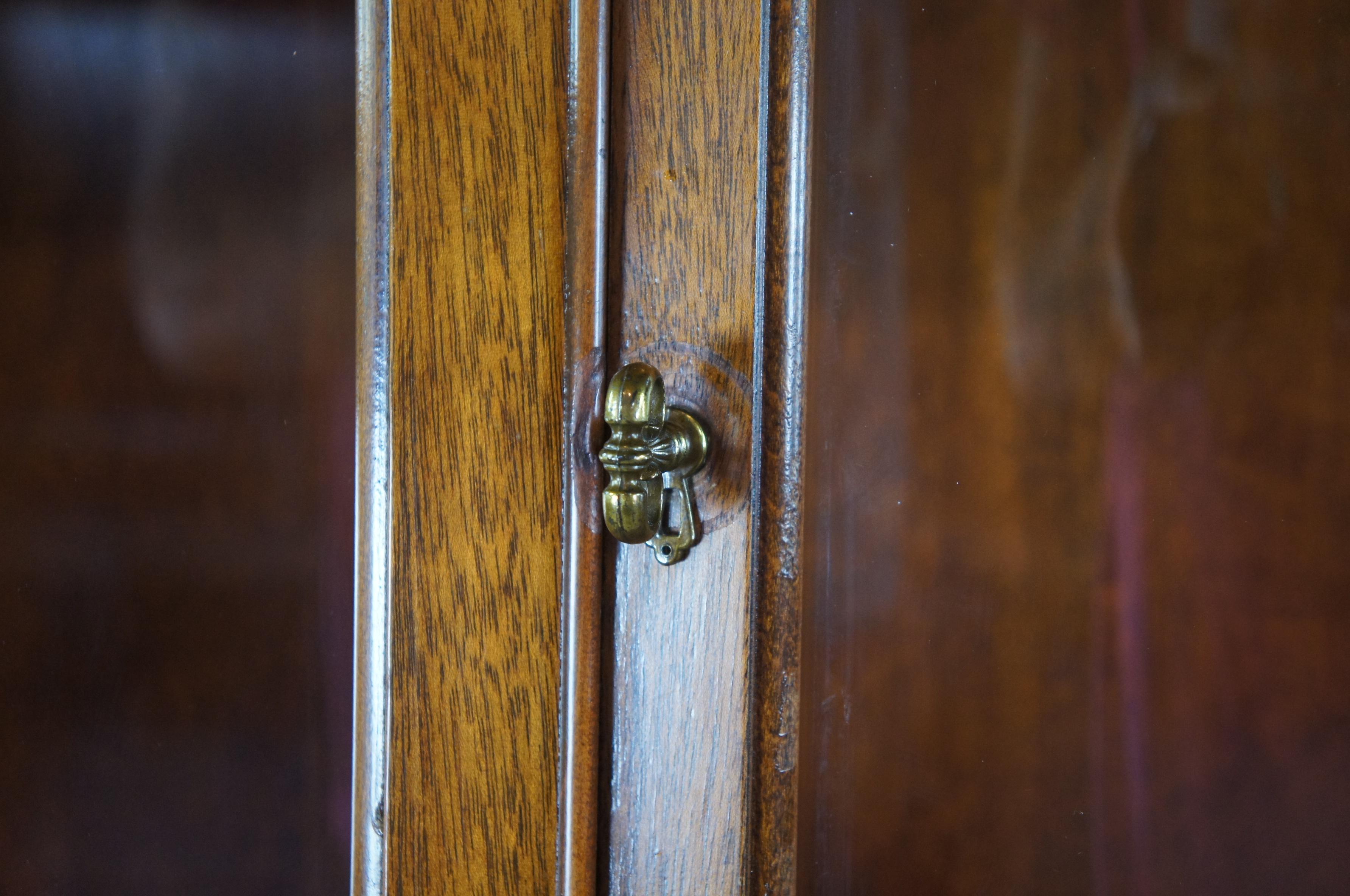 armoire à vaisselle Bassett Monticello Mahogany Serpentine Bow Front Cupboard 1950s 1