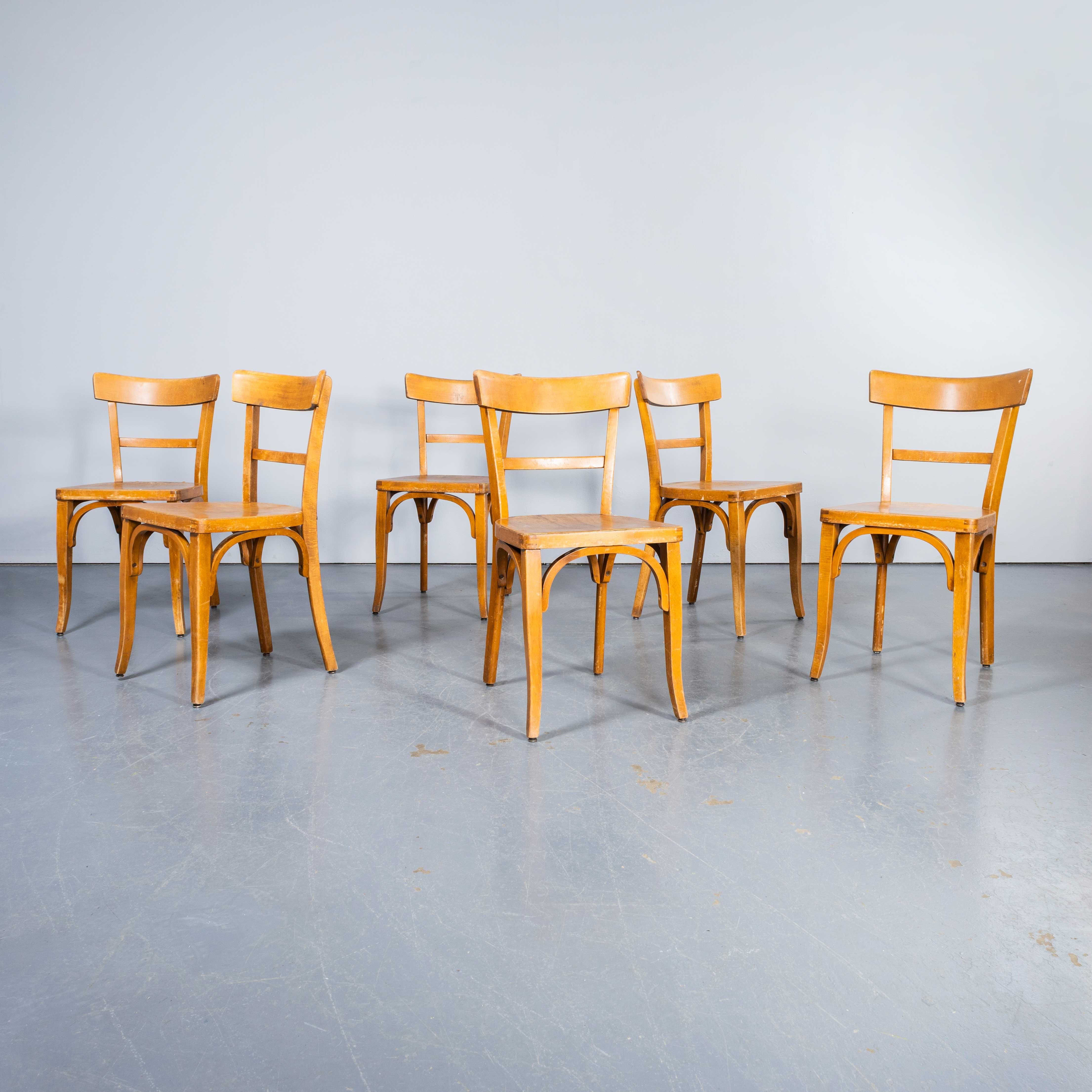 Sedia da pranzo Baumann Bentwood Honey Oak del 1950 - Buona quantità disponibile In condizioni buone in vendita a Hook, Hampshire