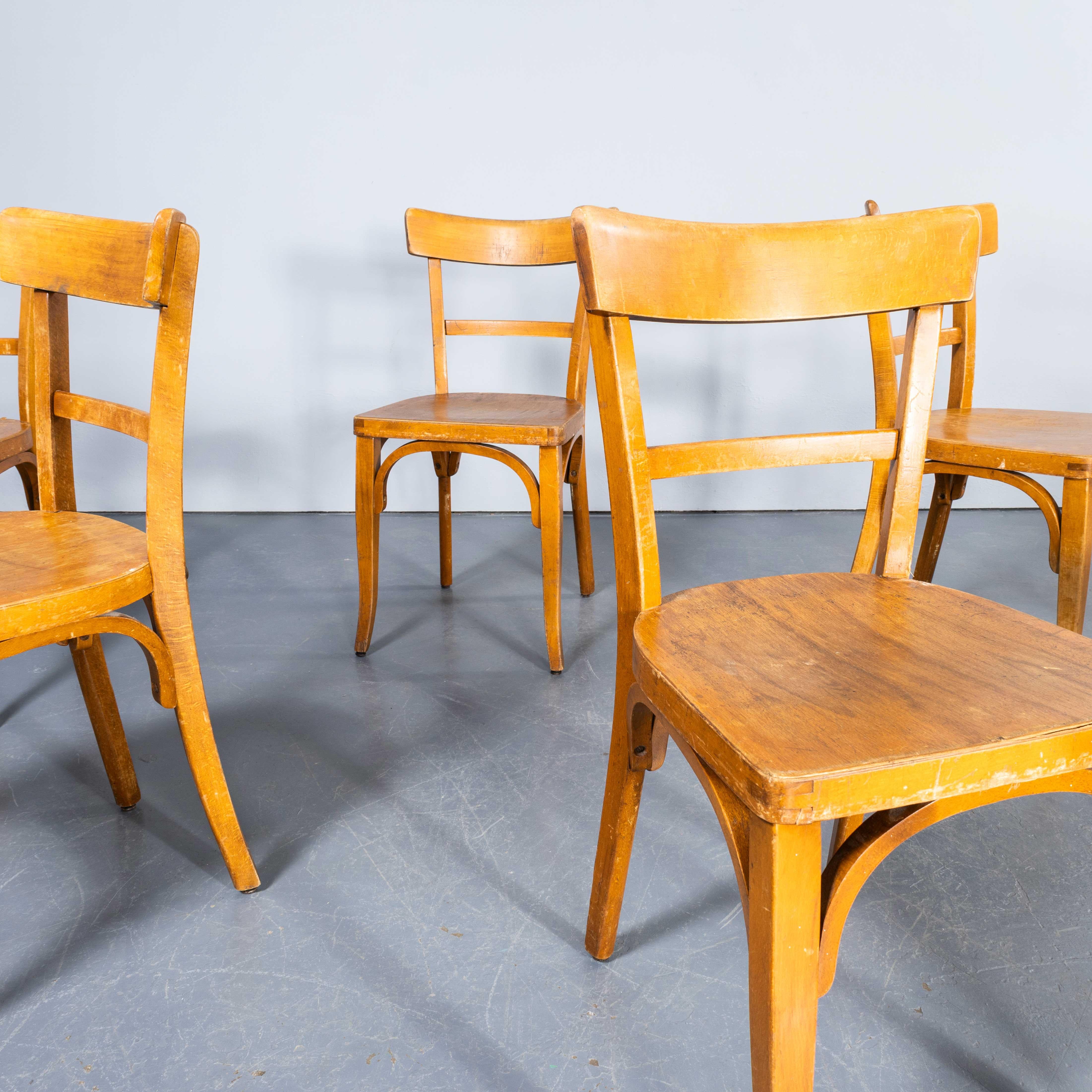 Metà XX secolo Sedia da pranzo Baumann Bentwood Honey Oak del 1950 - Buona quantità disponibile in vendita