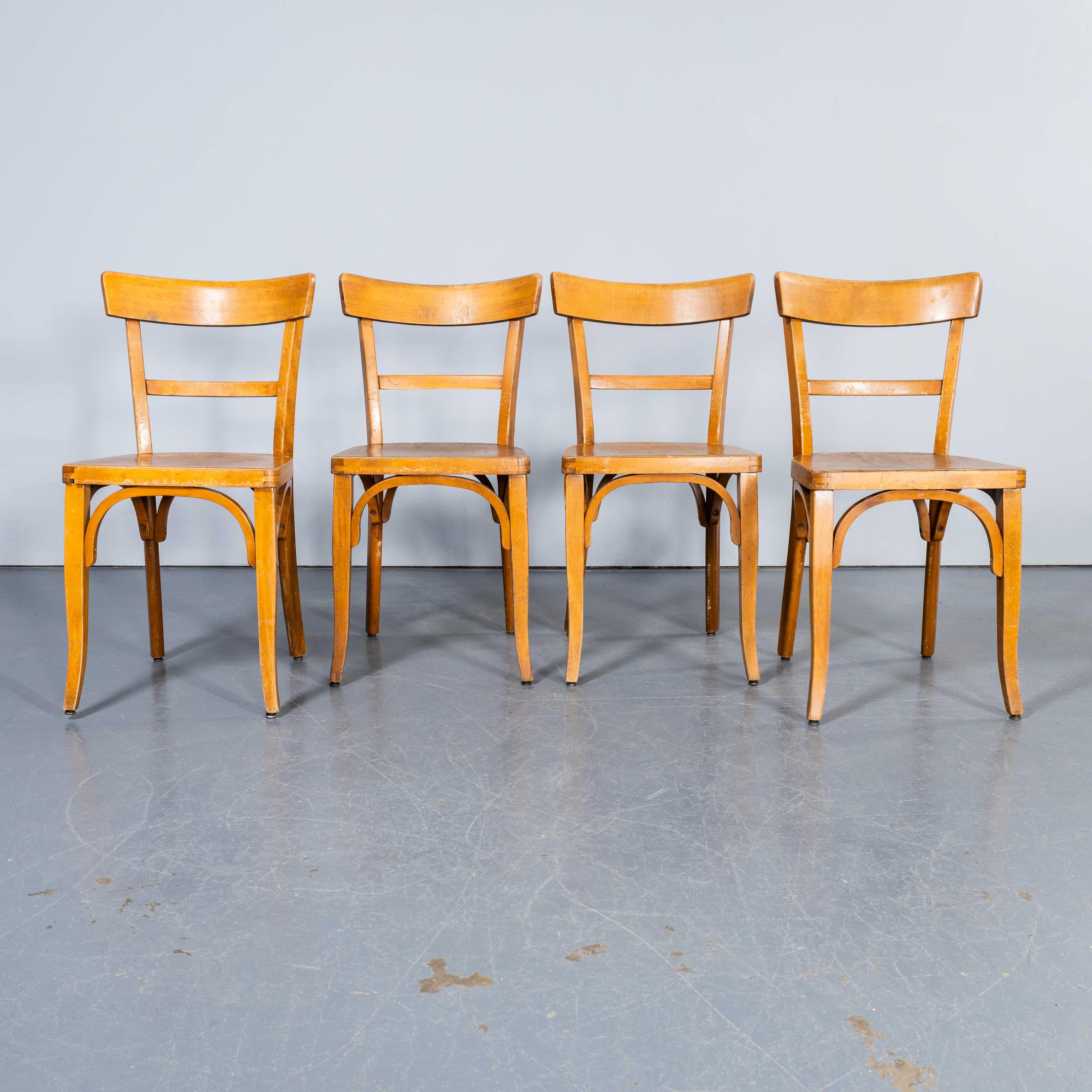 Legno curvato Sedia da pranzo Baumann Bentwood Honey Oak del 1950 - Buona quantità disponibile in vendita