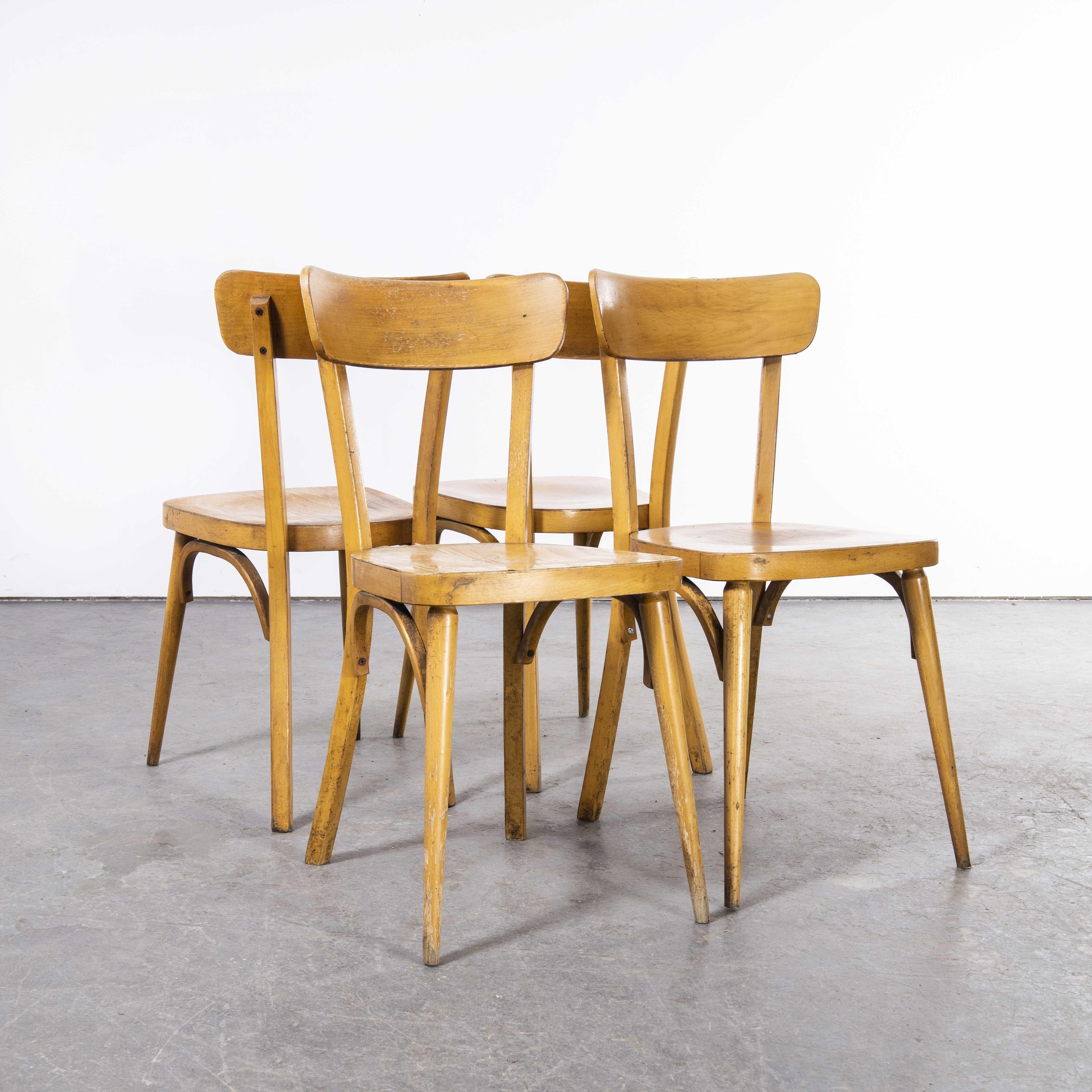 Chaise de salle à manger Baumann à dossier en bois cintré des années 1950, Honey, ensemble de quatre pièces en vente 3