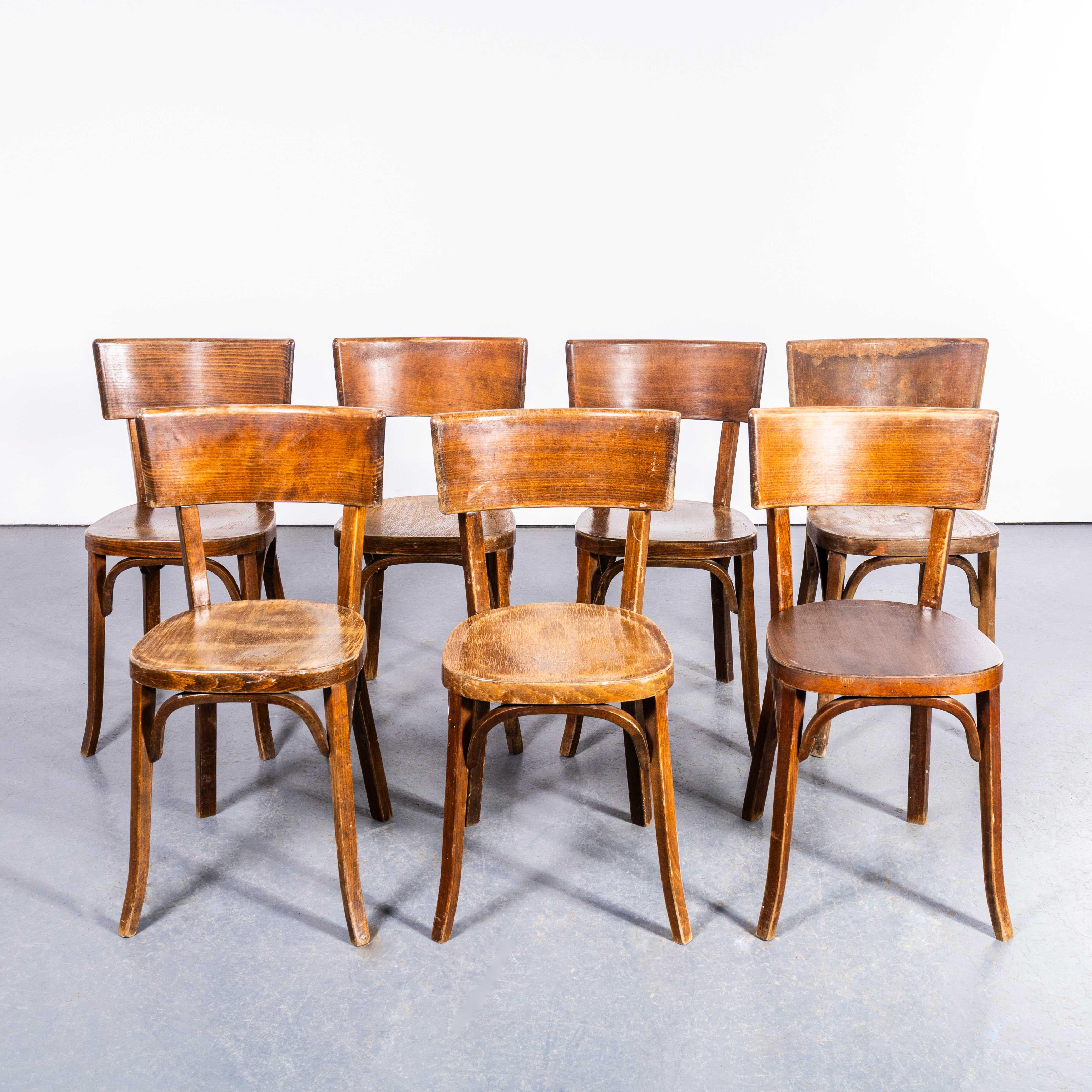 Sedia da pranzo con schienale profondo Baumann Honey del 1950 - Set di sette. 

Baumann è un produttore francese un po' fuori dai radar che sta iniziando a farsi strada nel mercato. Baumann è stata fondata nel 1901 dallo svizzero Emile Baumann a