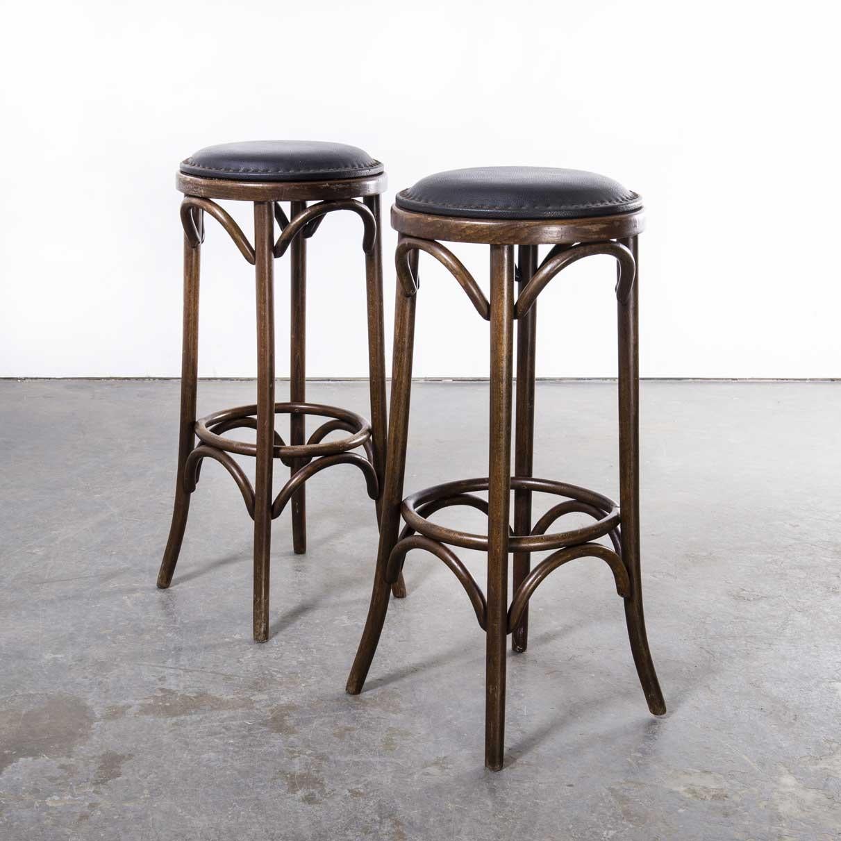 1950’s Baumann Upholstered Bar Stools – Pair
1950’s Baumann Upholstered Bar Stools – Pair. Made by the maker Baumann. Baumann is a slightly off the radar French producer just starting to gain traction in the market. Baumann was founded in 1901, by