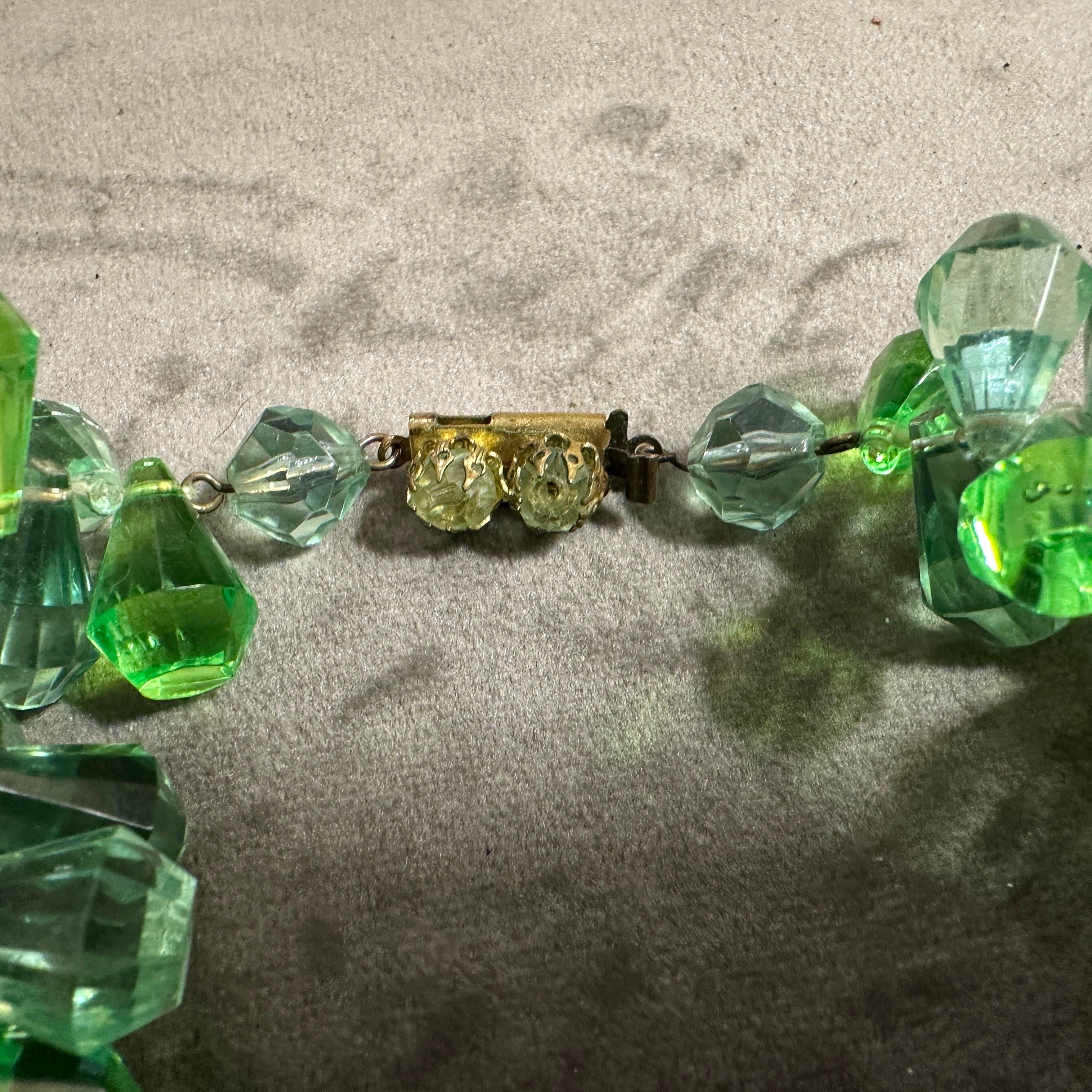 1950s Beaded green Crystal Italian Necklace In Good Condition For Sale In Aci Castello, IT