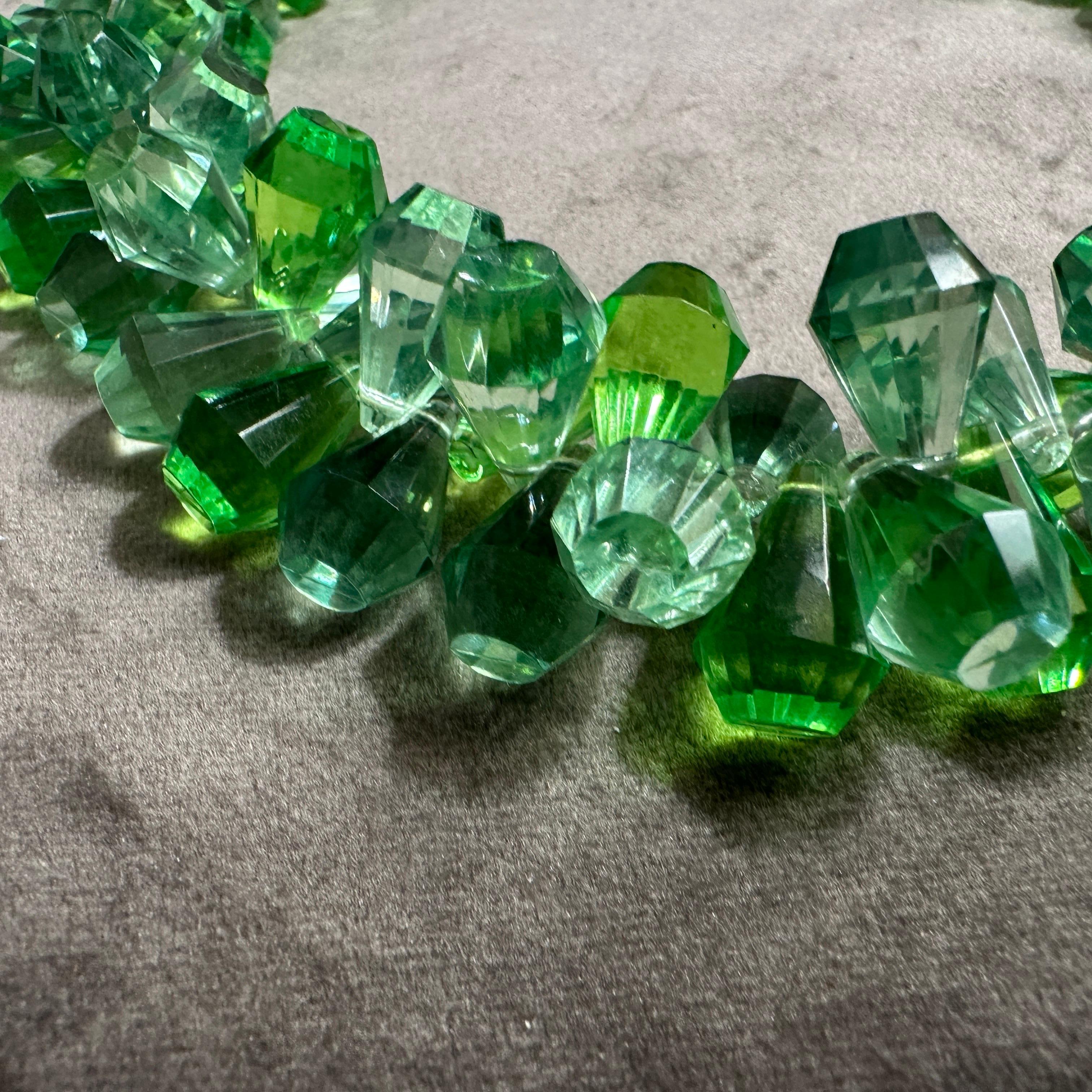 1950s Beaded green Crystal Italian Necklace For Sale 2