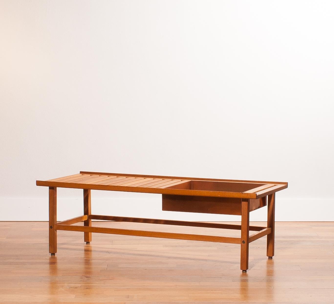 A beautiful plant bench designed by Yngve Ekström.
The bench is made of teak.
There is room for plants of flowers in the copper compartment.
It is in excellent condition.
Period 1950s.
Dimensions: H 39 cm, D 48 cm, W 120 cm.