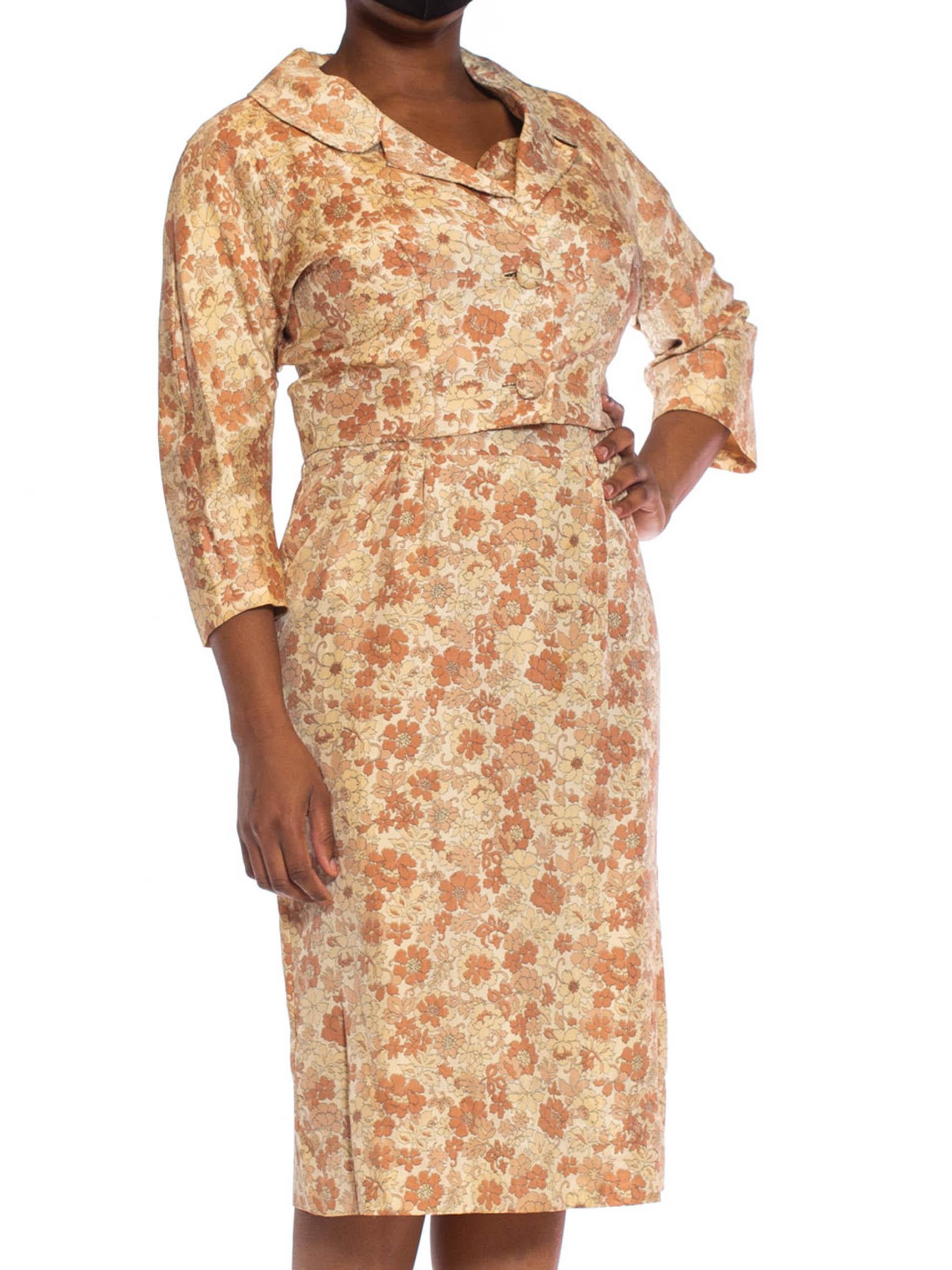 1950S Beige & Brown Silk Indian Floral Print Dress Jacket Ensemble In Excellent Condition For Sale In New York, NY