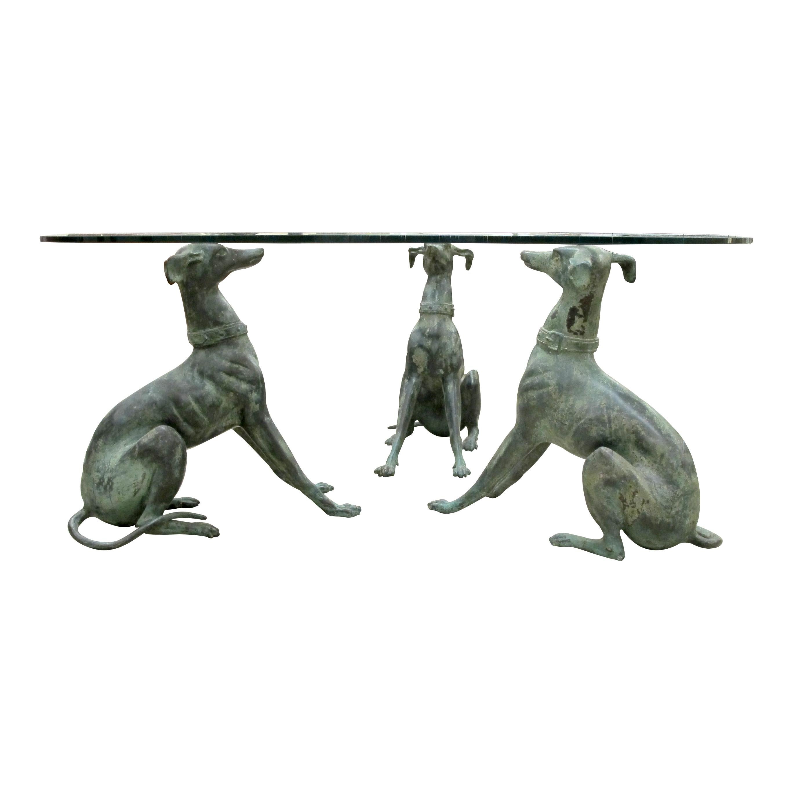 Mesa de centro belga de los años 50 con esculturas de Whippet de bronce y tapa de cristal Moderno de mediados de siglo en venta