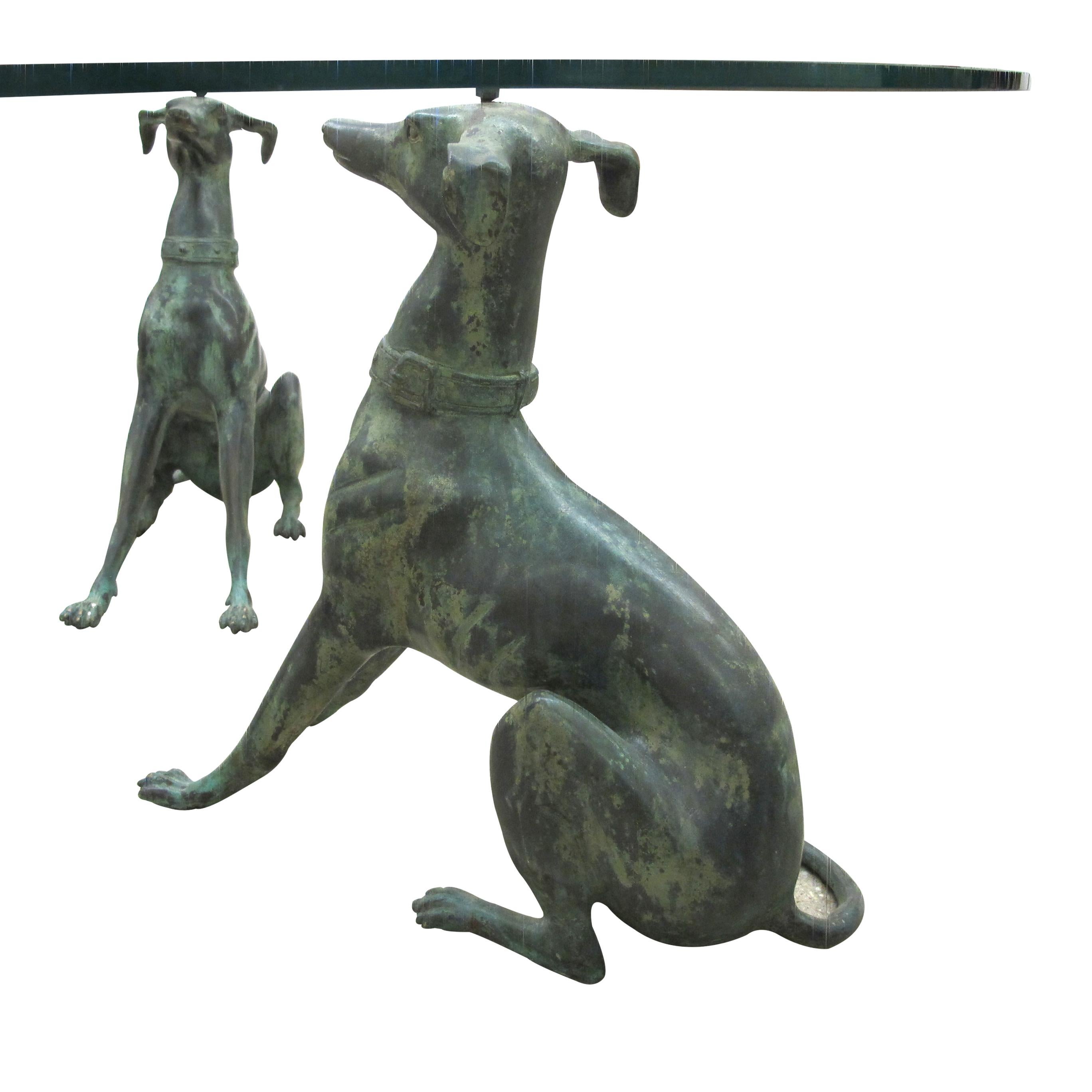 Mesa de centro belga de los años 50 con esculturas de Whippet de bronce y tapa de cristal Biselado en venta