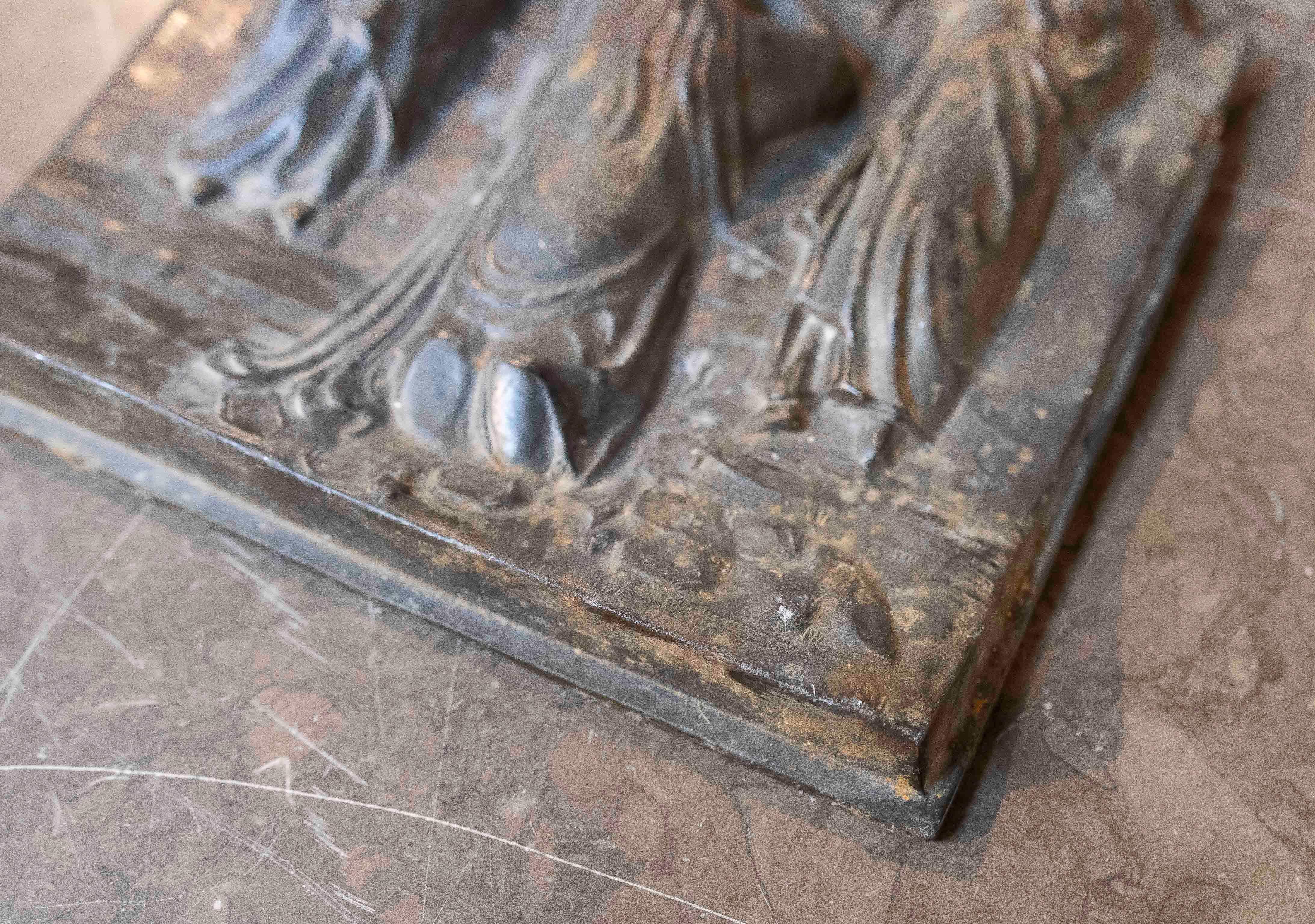 Belgisches Relief aus patiniertem Blei mit religiöser Szene aus den 1950er Jahren im Angebot 5